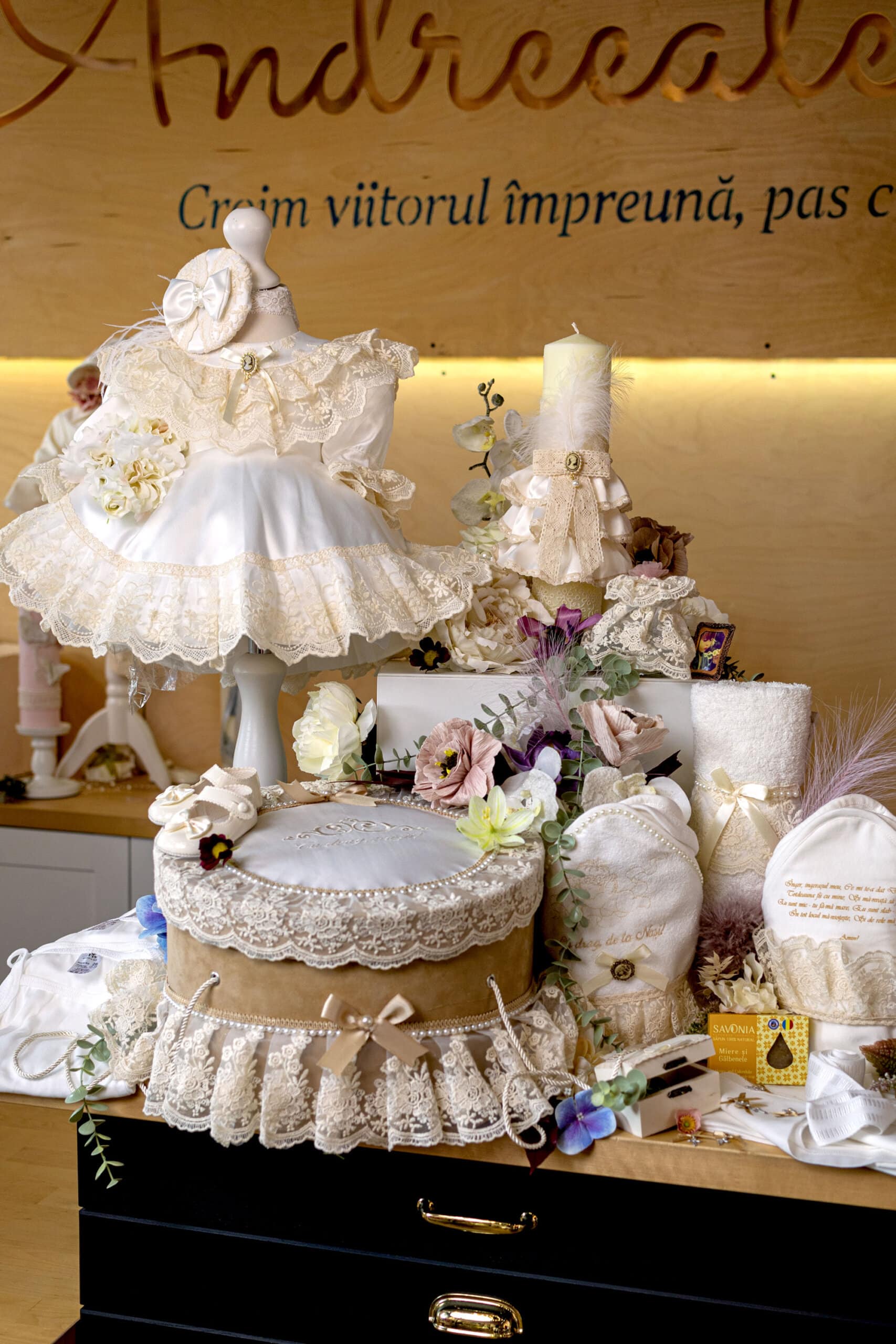 Set complet botez (trusou) - Catherine - ivoire - mânecă lungă 1 Set complet botez (trusou) - Catherine - ivoire - mânecă lungă