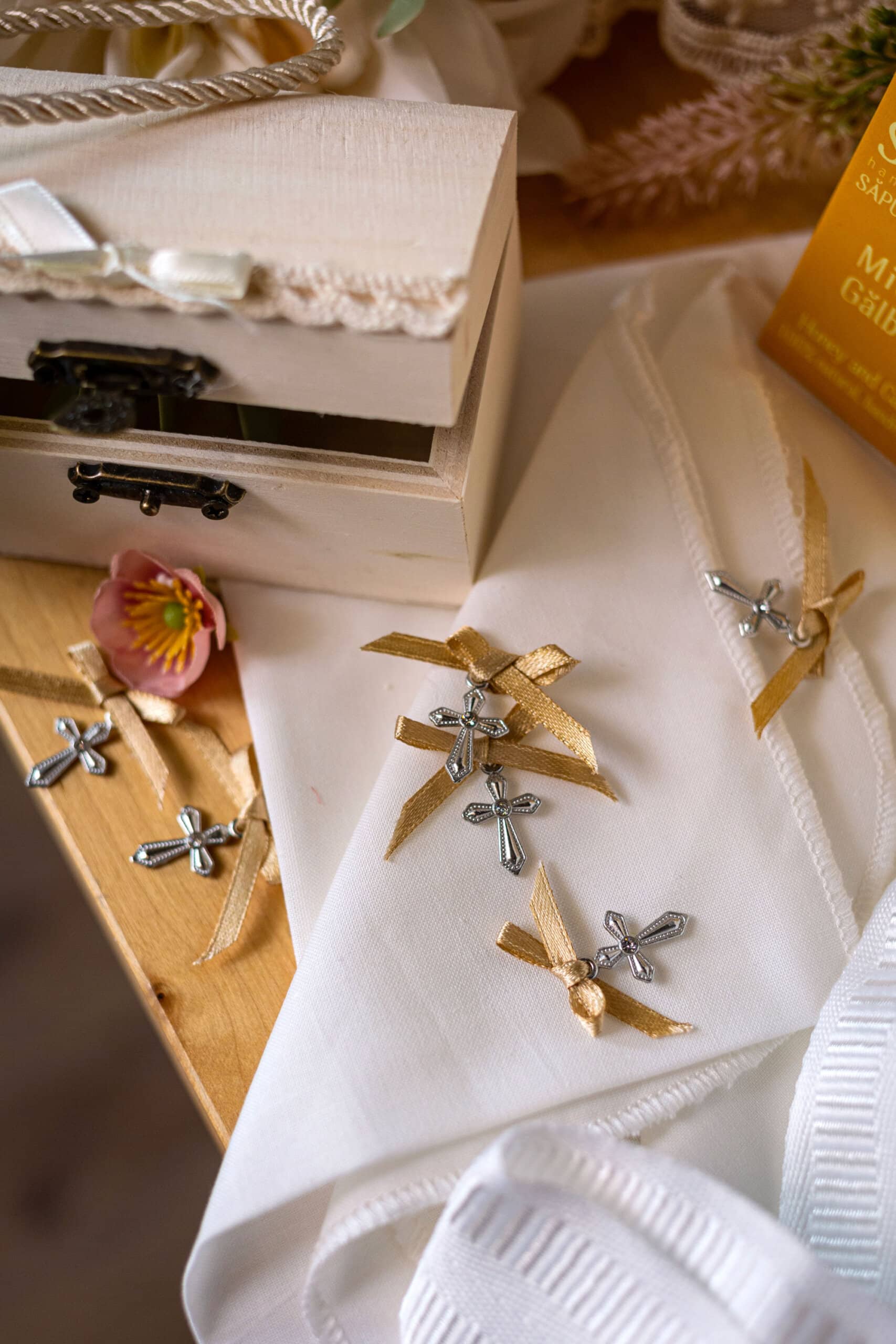 Set complet botez (trusou) - Catherine - ivoire - mânecă lungă 11 Set complet botez (trusou) - Catherine - ivoire - mânecă lungă - imagine 11