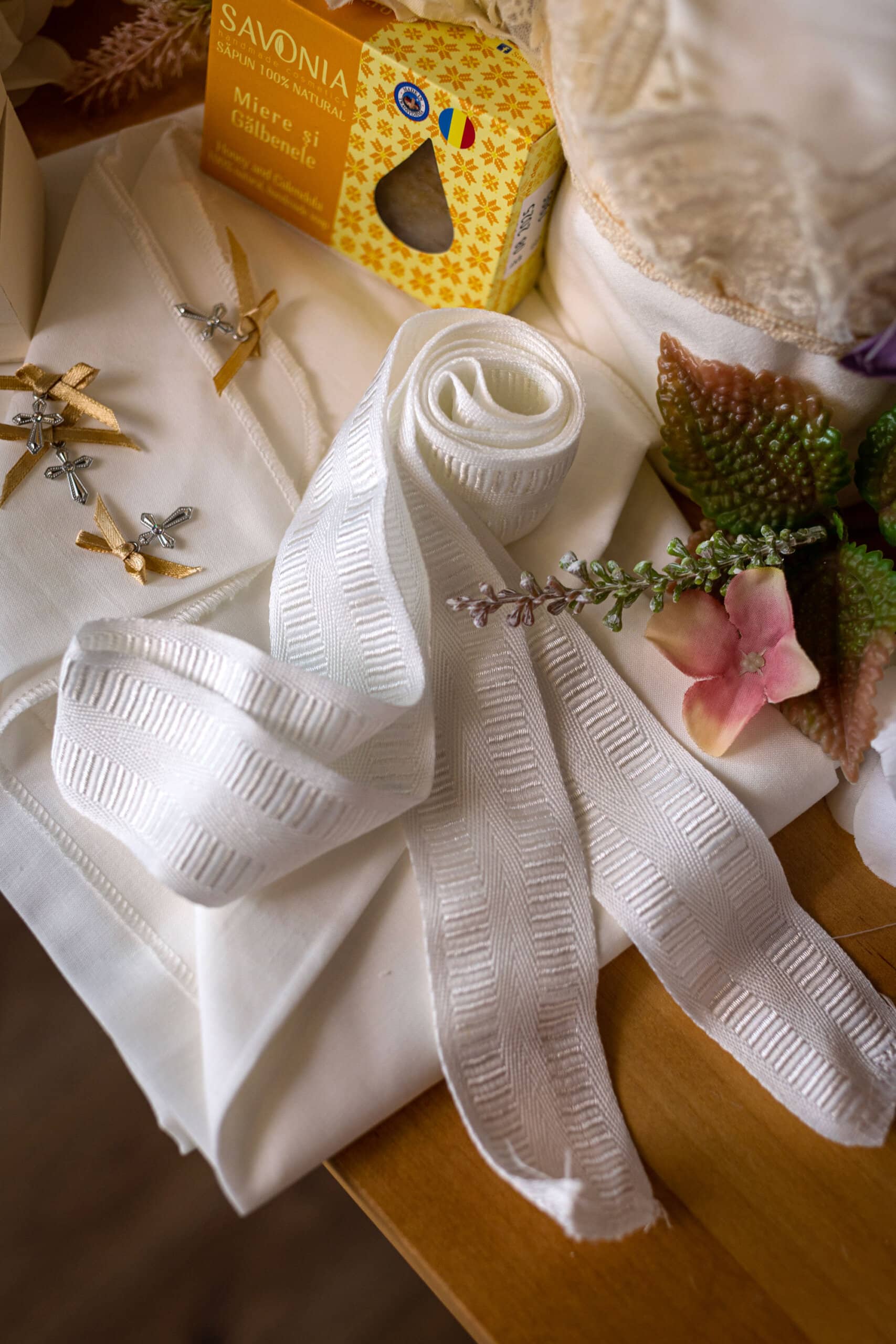 Set complet botez (trusou) - Catherine - ivoire - mânecă lungă 13 Set complet botez (trusou) - Catherine - ivoire - mânecă lungă - imagine 13