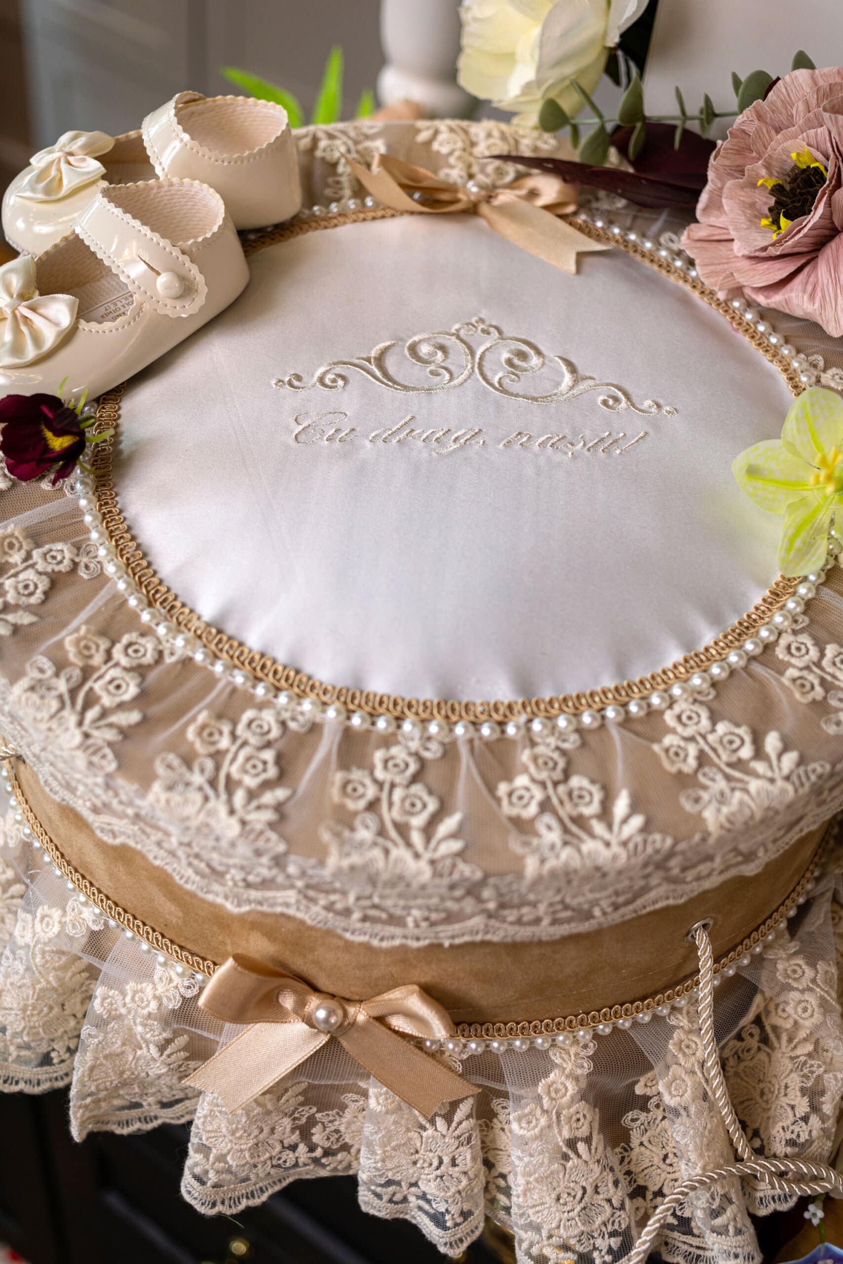 Set complet botez (trusou) - Catherine - ivoire - mânecă lungă 4 Set complet botez (trusou) - Catherine - ivoire - mânecă lungă - imagine 4