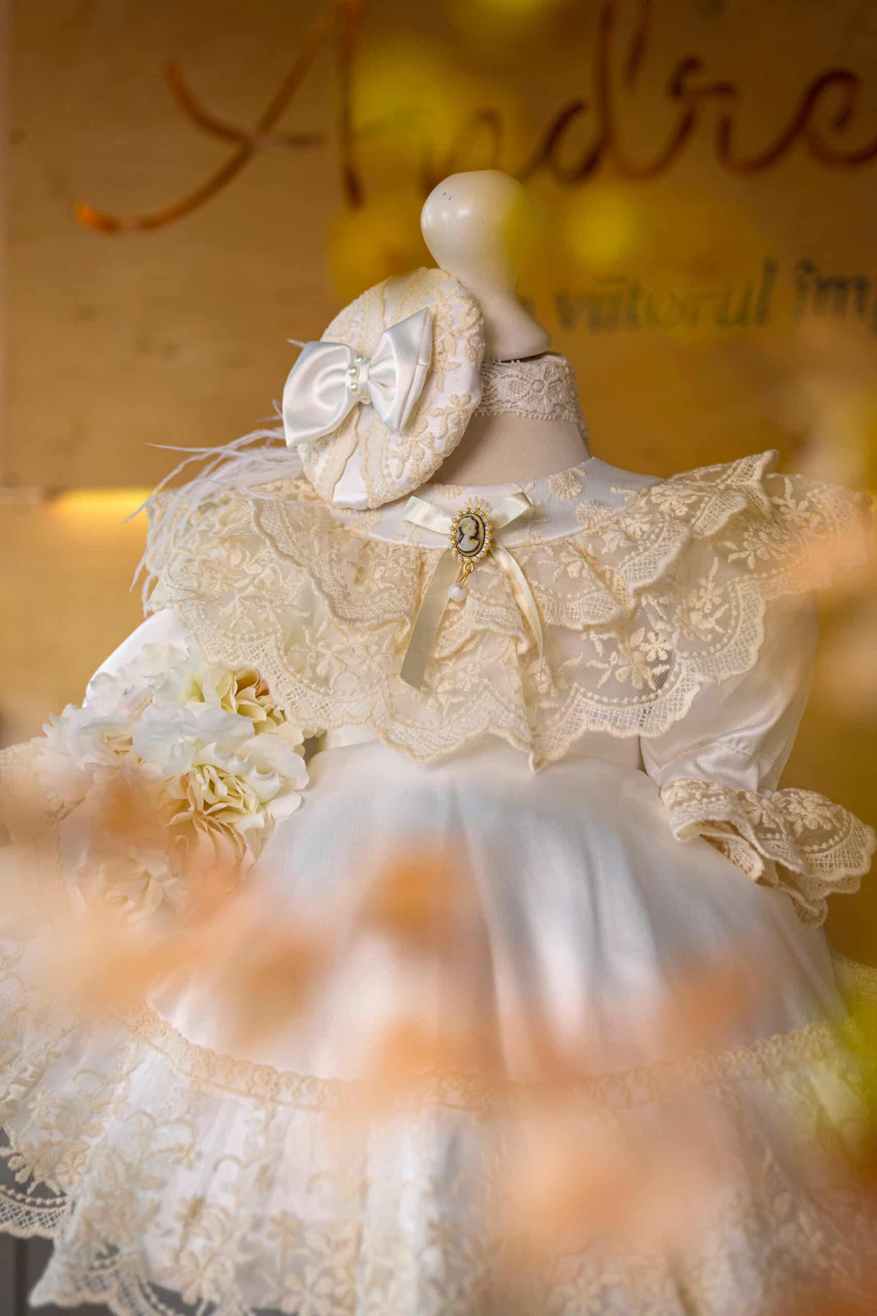 Set complet botez (trusou) - Catherine - ivoire - mânecă lungă 10 Set complet botez (trusou) - Catherine - ivoire - mânecă lungă - imagine 10