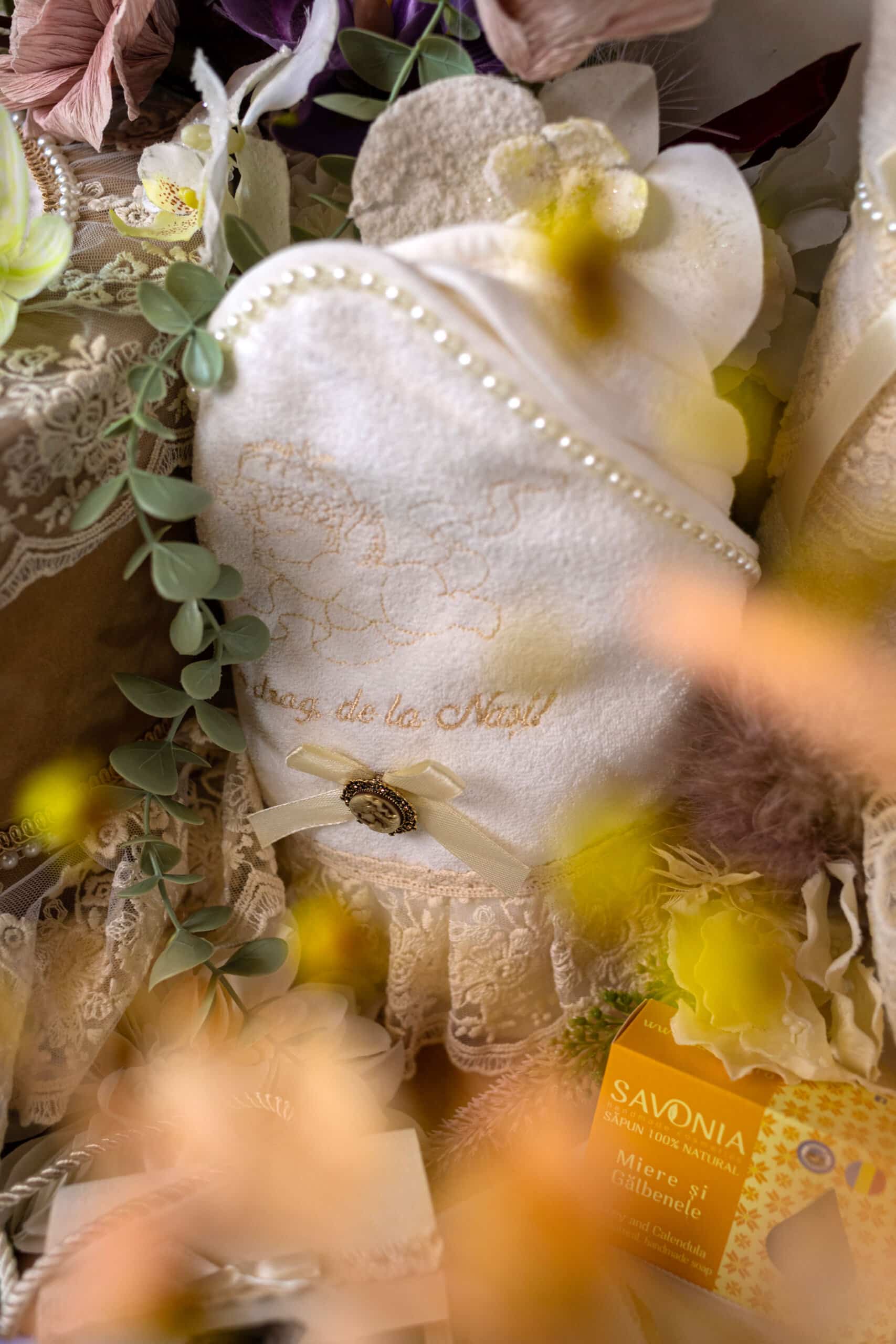 Set complet botez (trusou) - Catherine - ivoire - mânecă lungă 5 Set complet botez (trusou) - Catherine - ivoire - mânecă lungă - imagine 5