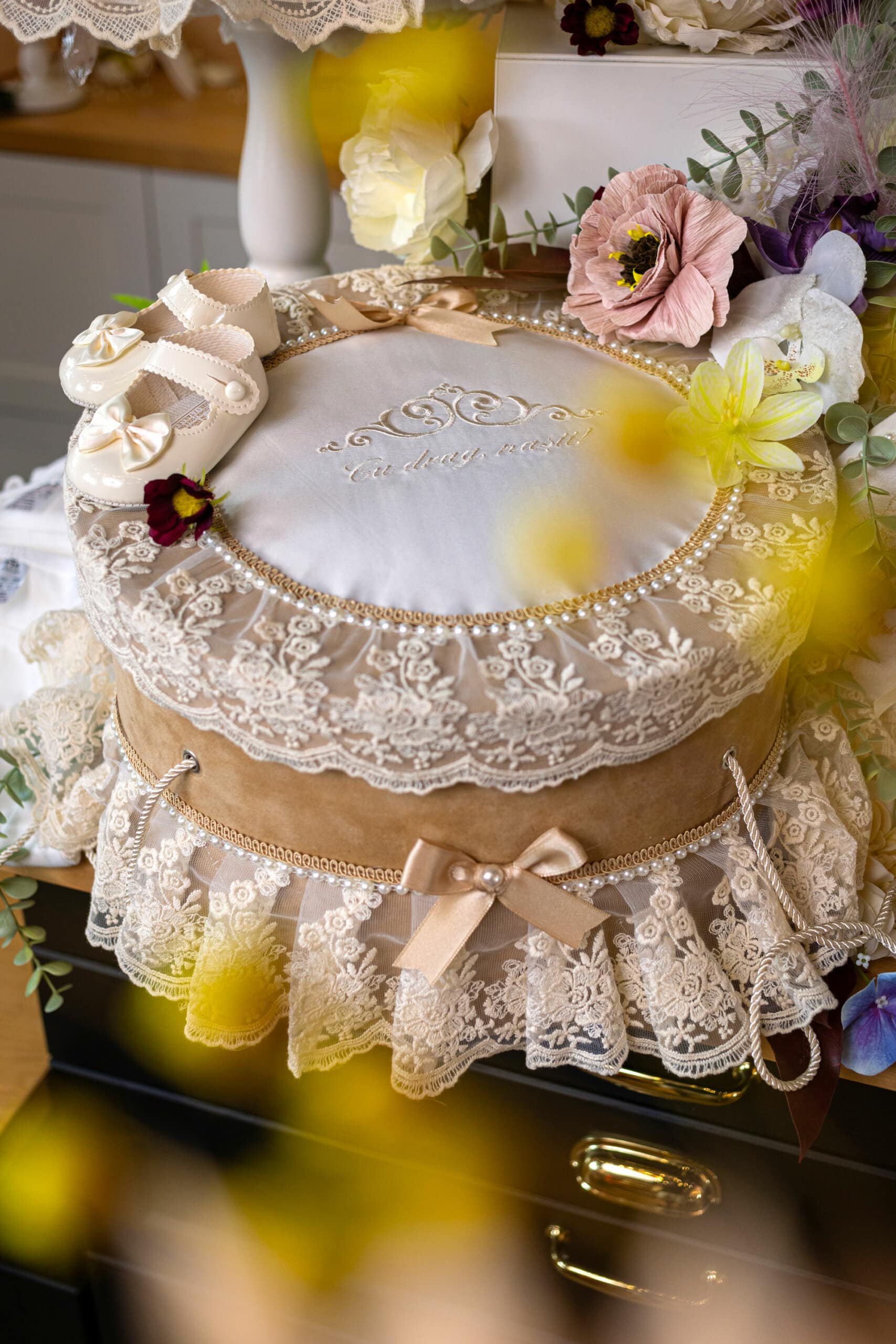 Set complet botez (trusou) - Catherine - ivoire - mânecă lungă 3 Set complet botez (trusou) - Catherine - ivoire - mânecă lungă - imagine 3