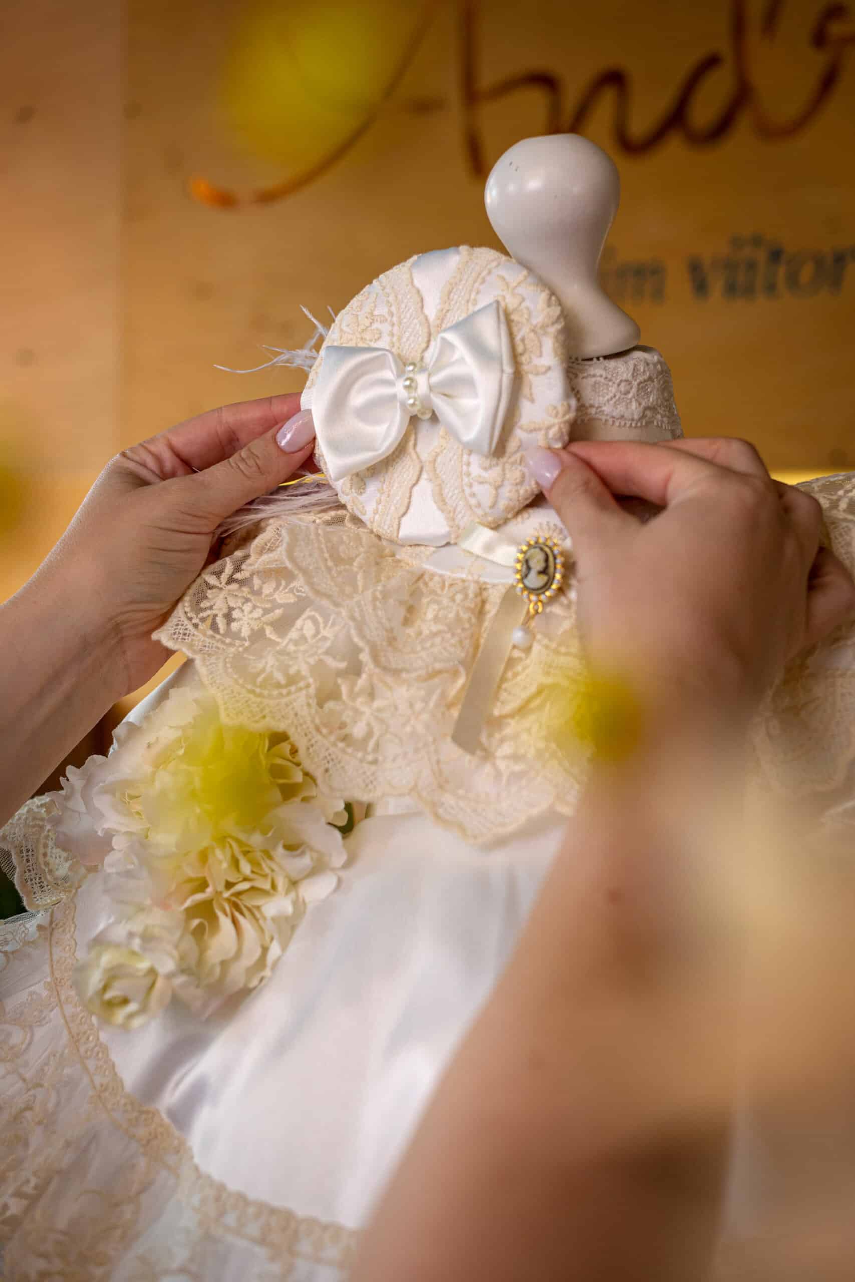 Set complet botez (trusou) - Catherine - ivoire - mânecă lungă 23 Set complet botez (trusou) - Catherine - ivoire - mânecă lungă - imagine 23