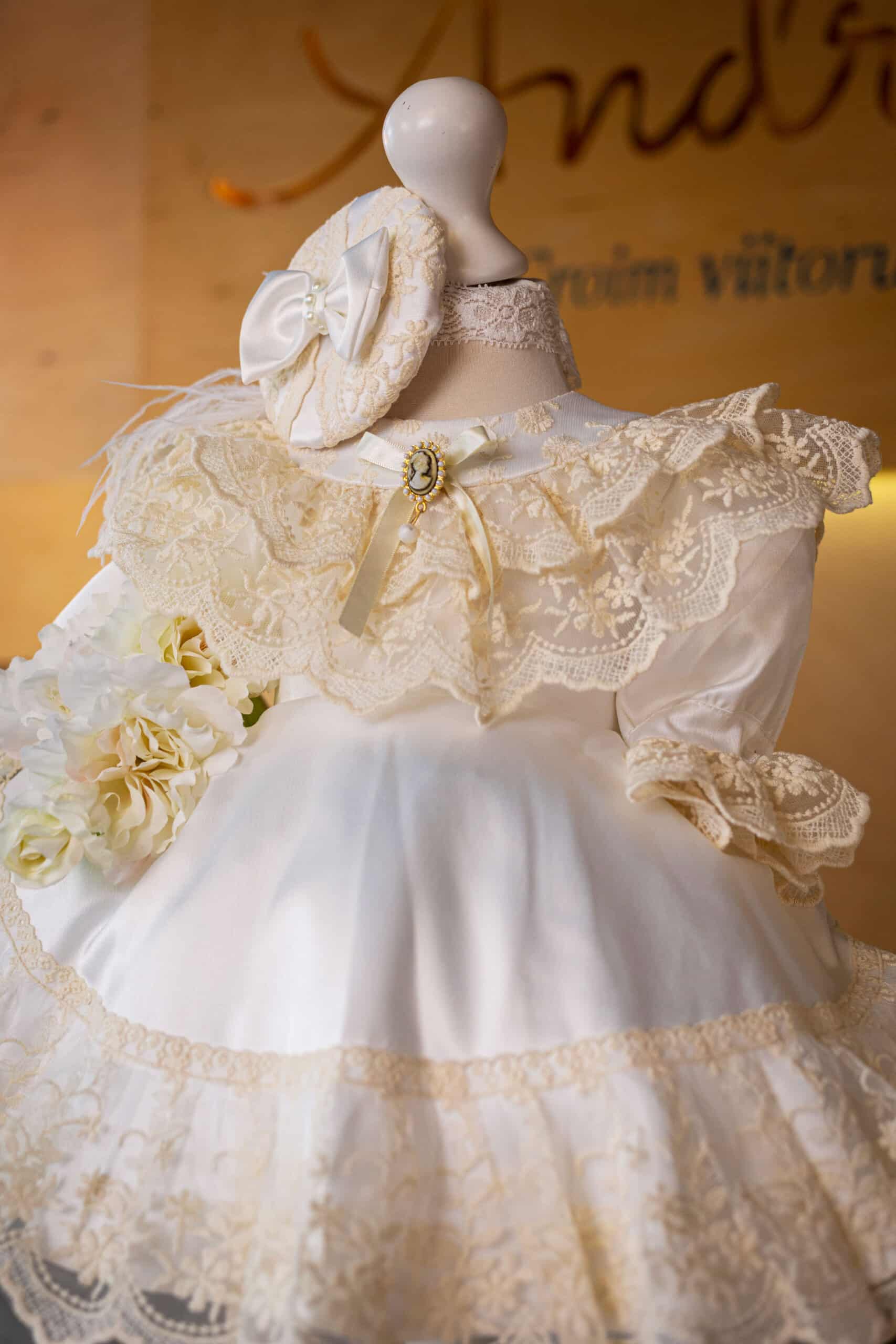 Set complet botez (trusou) - Catherine - ivoire - mânecă lungă 20 Set complet botez (trusou) - Catherine - ivoire - mânecă lungă - imagine 20