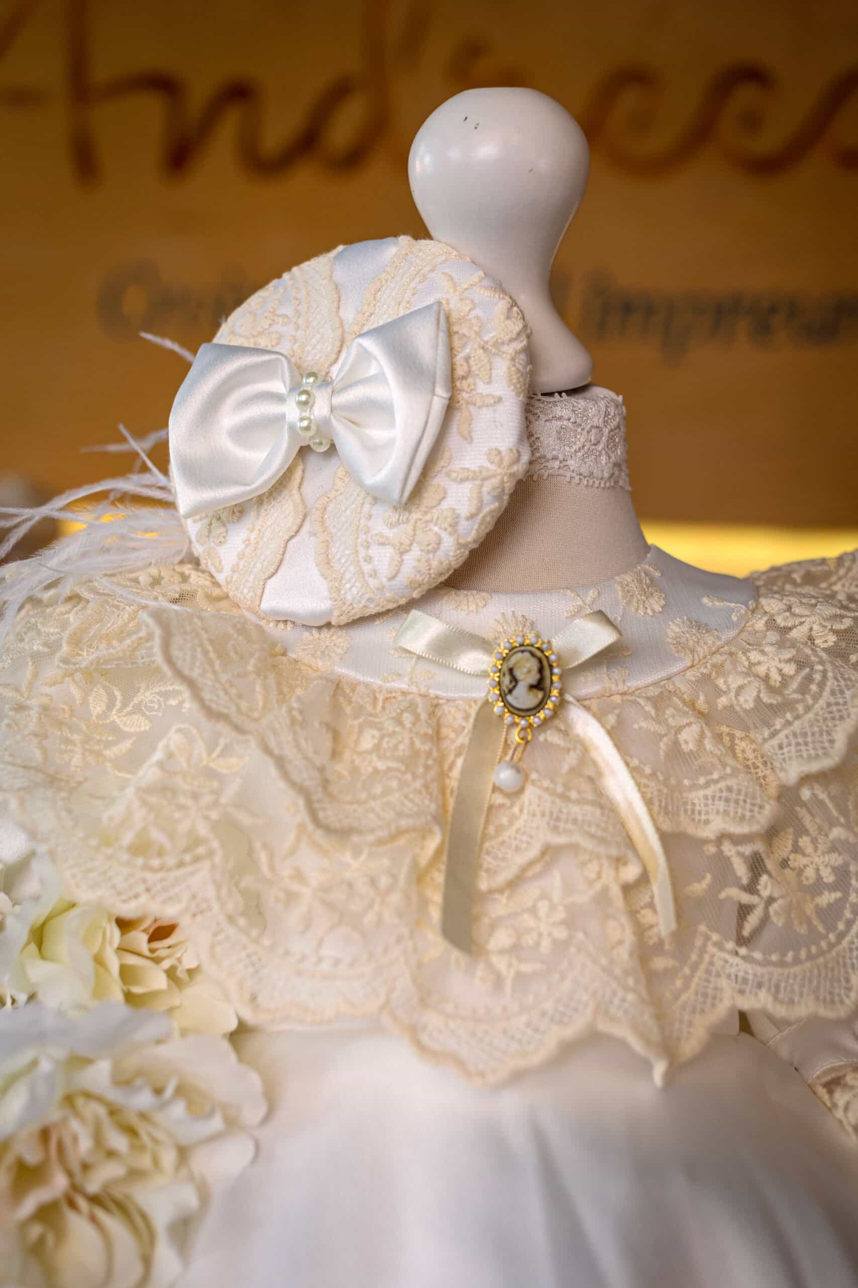 Set complet botez (trusou) - Catherine - ivoire - mânecă lungă 21 Set complet botez (trusou) - Catherine - ivoire - mânecă lungă - imagine 21