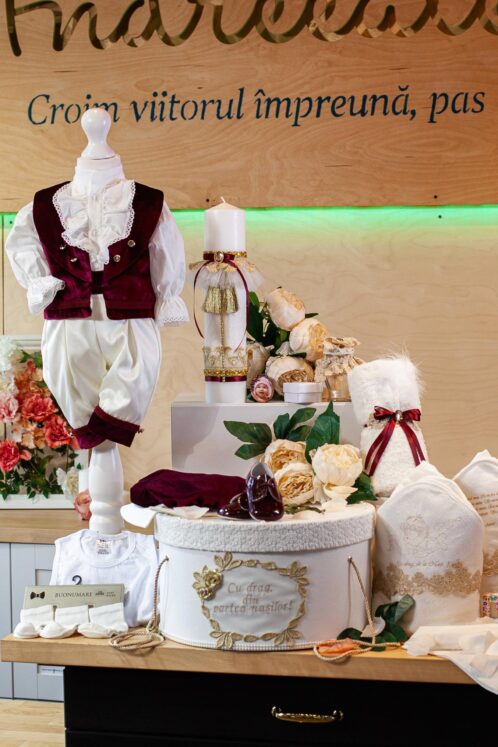 Set complet botez (trusou) - Micul Marchiz - burgundy - imagine 2