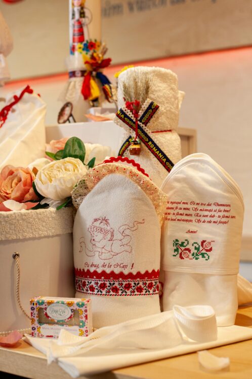 Set complet botez (trusou) - Costum tradițional fete - vestă - imagine 3