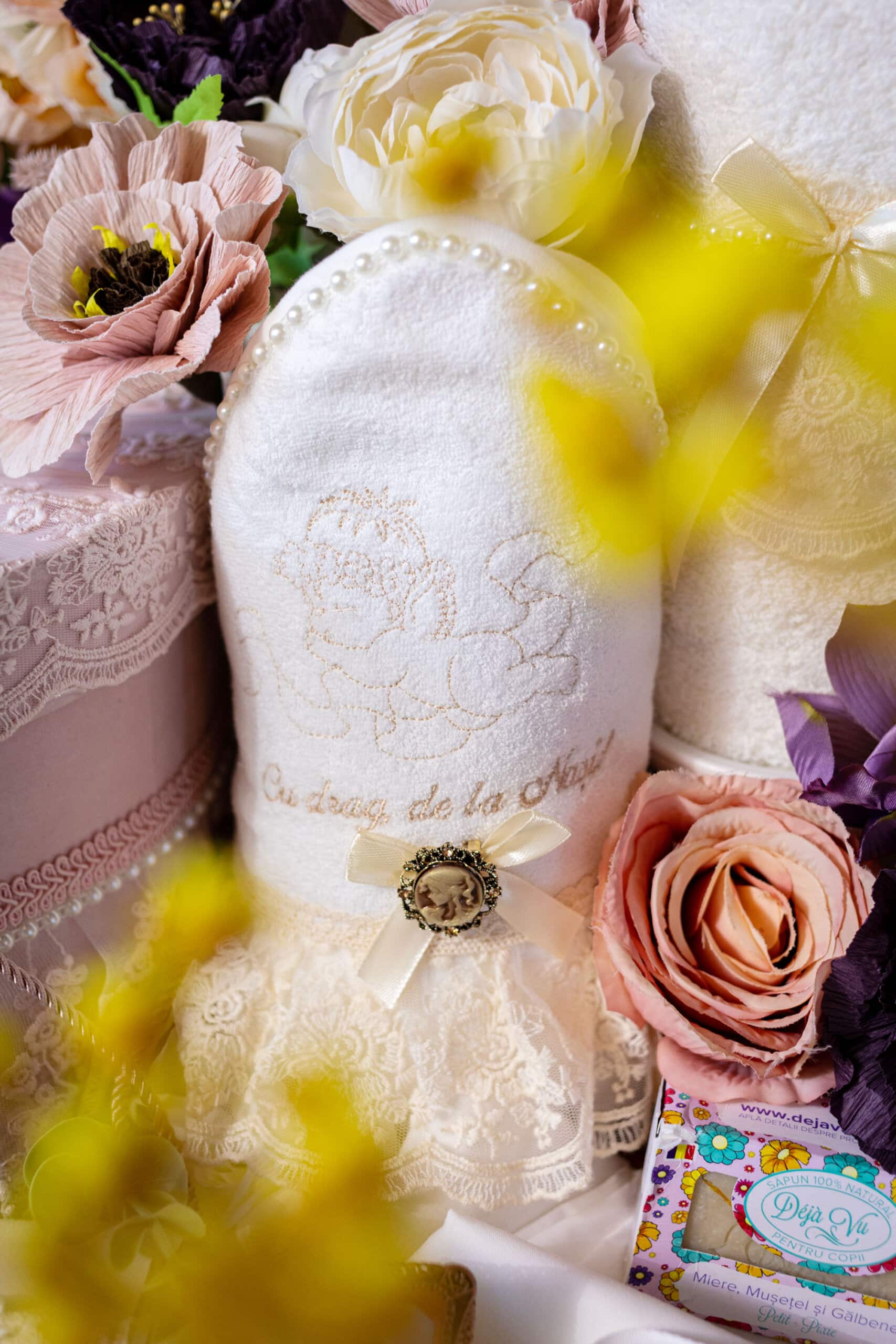 Set complet botez (trusou) - Micuța Crăiasă - roz - Volane Vintage 7 Set complet botez (trusou) - Micuța Crăiasă - roz - Volane Vintage - imagine 7