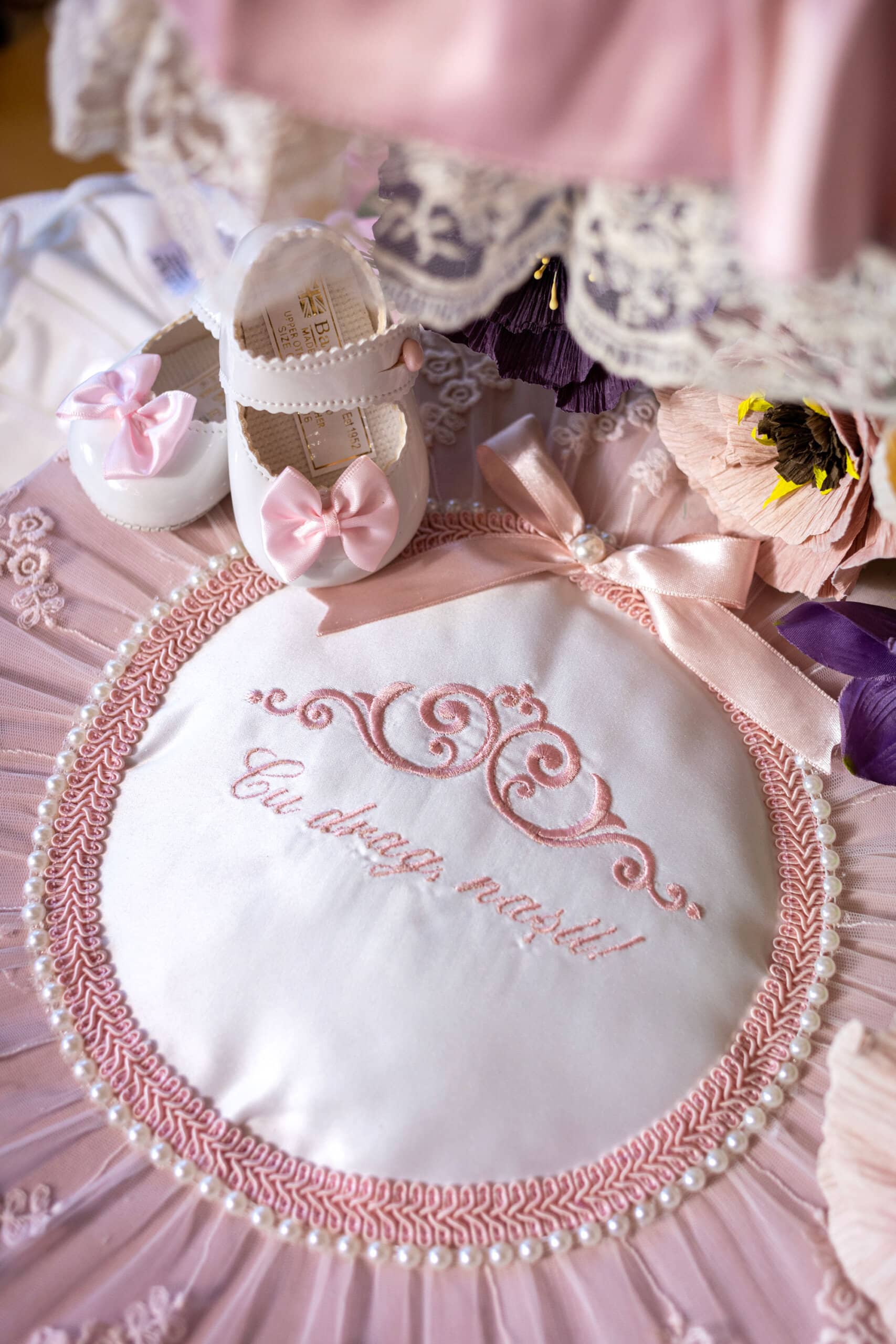 Set complet botez (trusou) - Micuța Crăiasă - roz - Volane Vintage 18 Set complet botez (trusou) - Micuța Crăiasă - roz - Volane Vintage - imagine 18