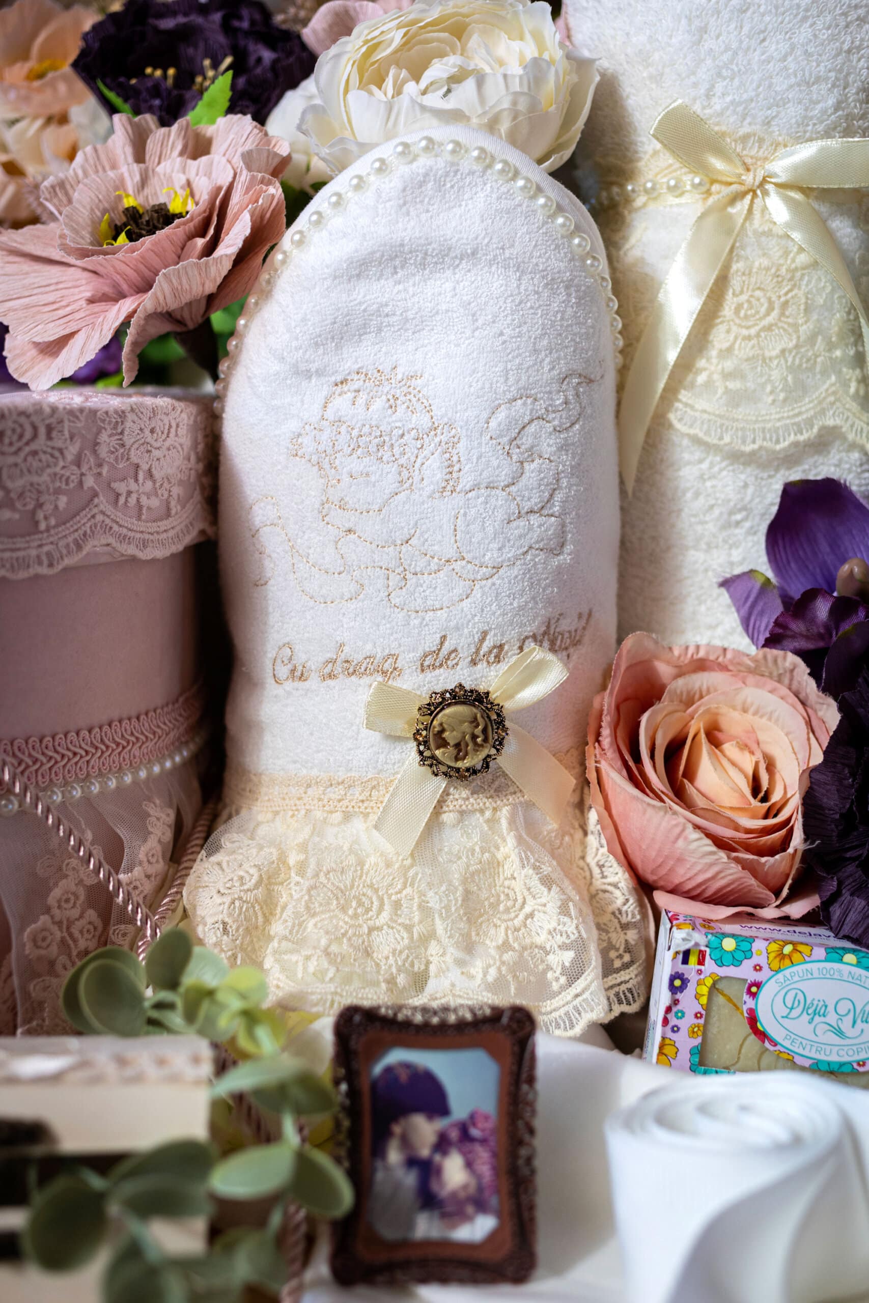 Set complet botez (trusou) - Micuța Crăiasă - roz - Volane Vintage 10 Set complet botez (trusou) - Micuța Crăiasă - roz - Volane Vintage - imagine 10