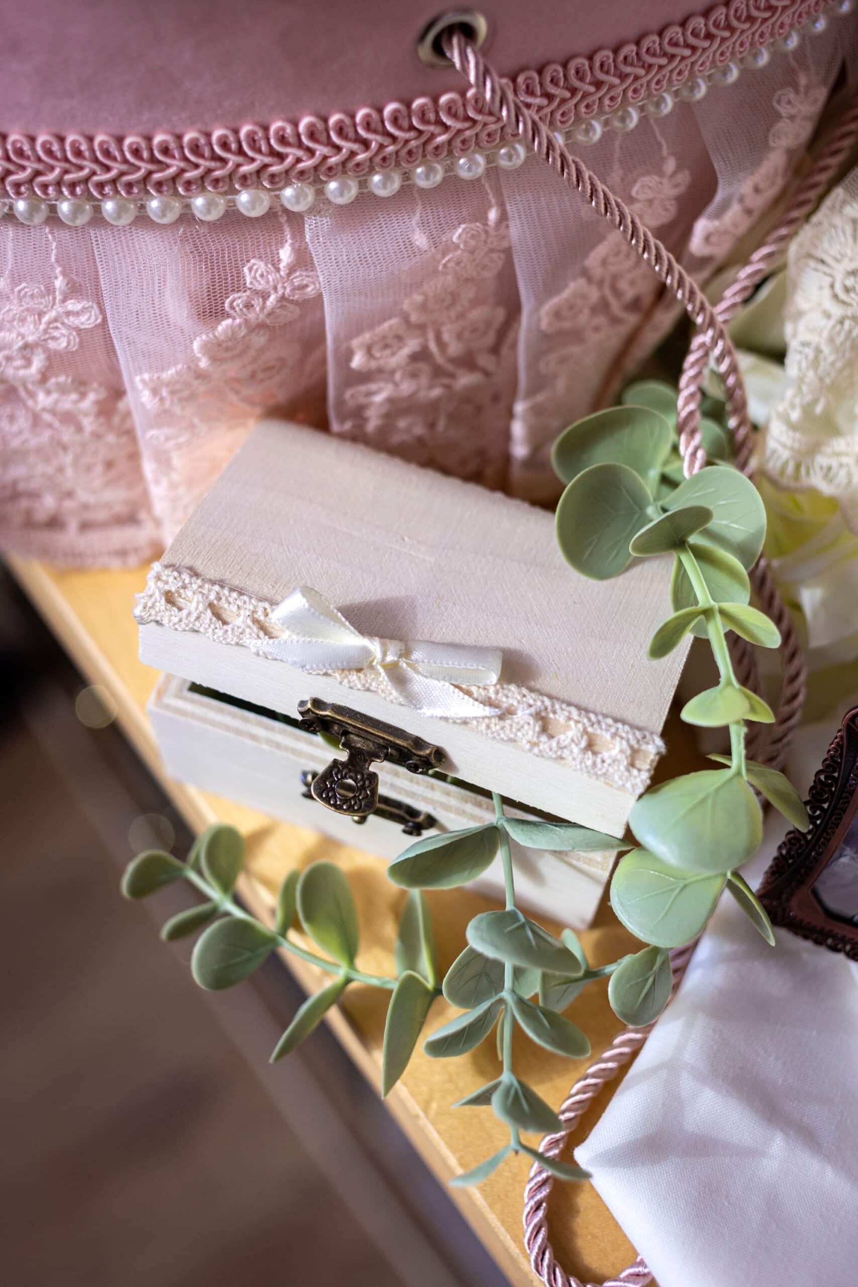 Set complet botez (trusou) - Micuța Crăiasă - roz - Volane Vintage 16 Set complet botez (trusou) - Micuța Crăiasă - roz - Volane Vintage - imagine 16