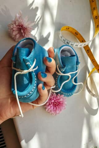 mocasini-bebelusi-botez-din-piele-intoarsa-bleu-