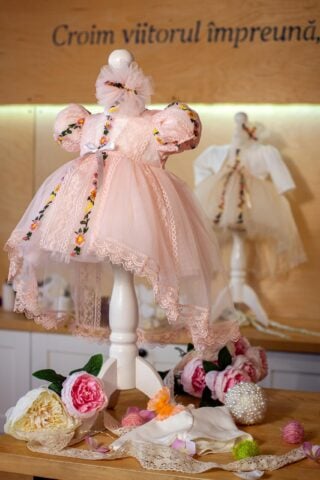 Rochiță Romanița - roz (mânecă scurtă)