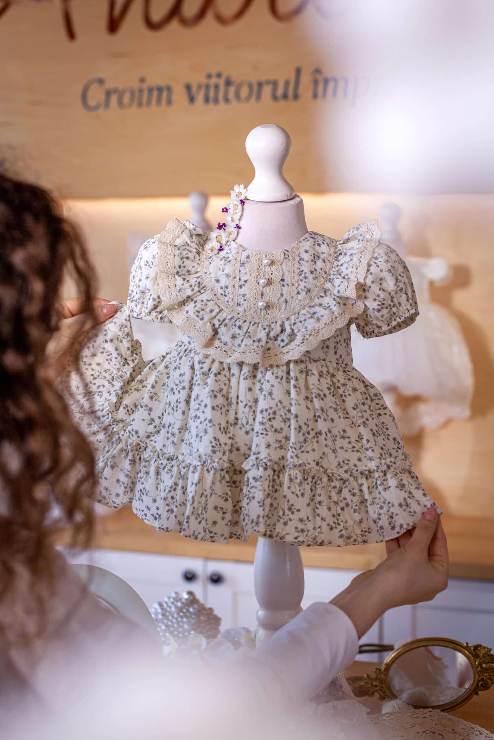 Rochiță Ludmila - muselină florală 3 Rochiță Ludmila - muselină florală - imagine 3