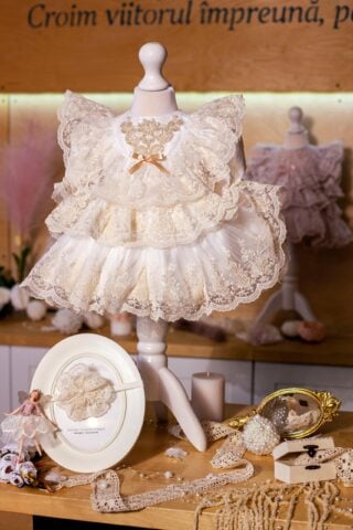 Rochiță Claire - ivoire - volane vintage - mânecă 3/4