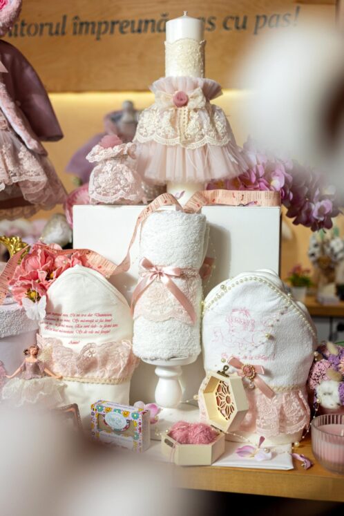 Set complet botez (trusou) - Claire și Capă roz vintage - imagine 4