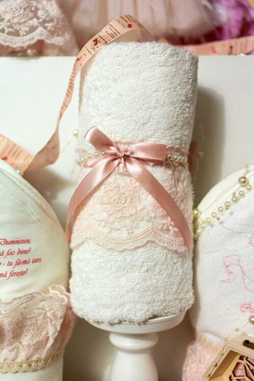 Set complet botez (trusou) - Claire și Capă roz vintage - imagine 6