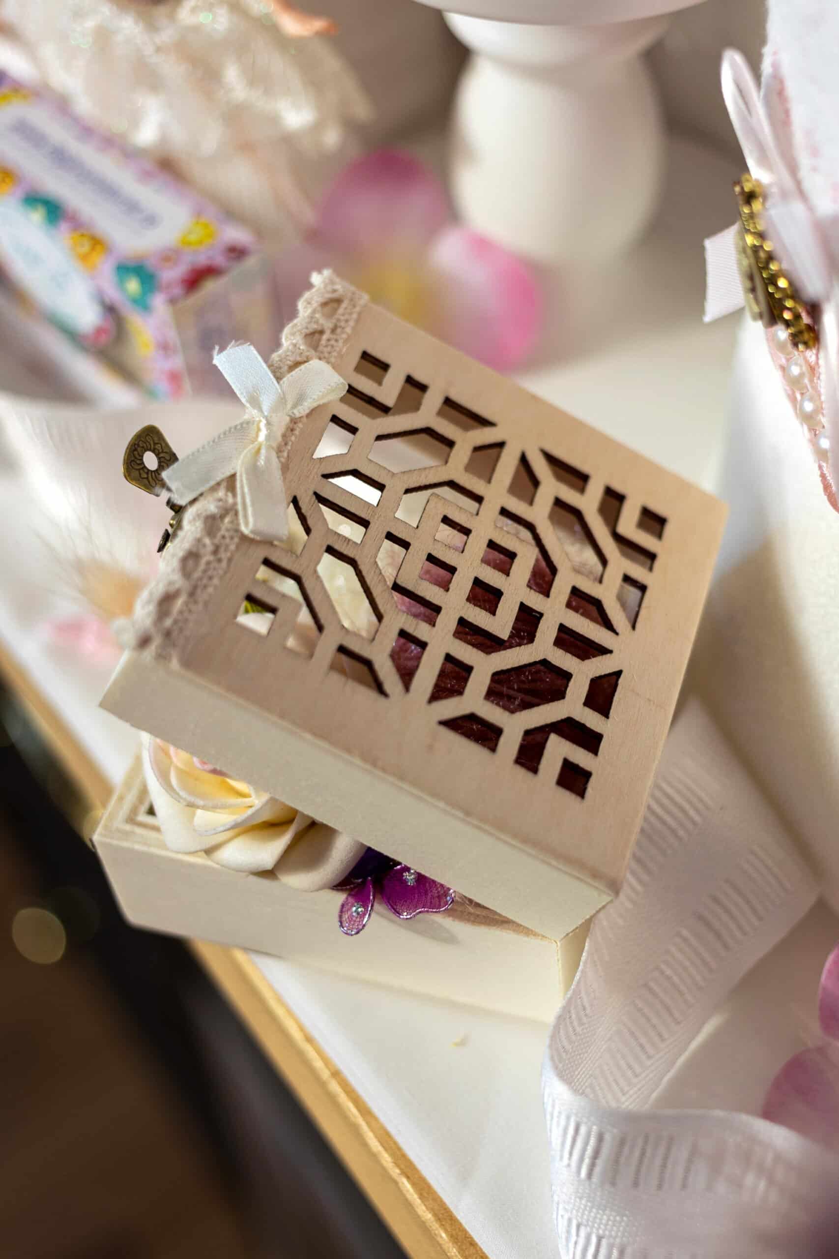 Set complet botez (trusou) - Sofia - lila - mânecă lungă 13 Set complet botez (trusou) - Sofia - lila - mânecă lungă - imagine 13