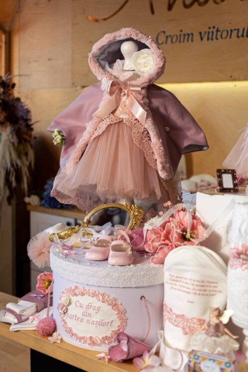 Set complet botez (trusou) - Margueritte și Capă roz vintage - imagine 2