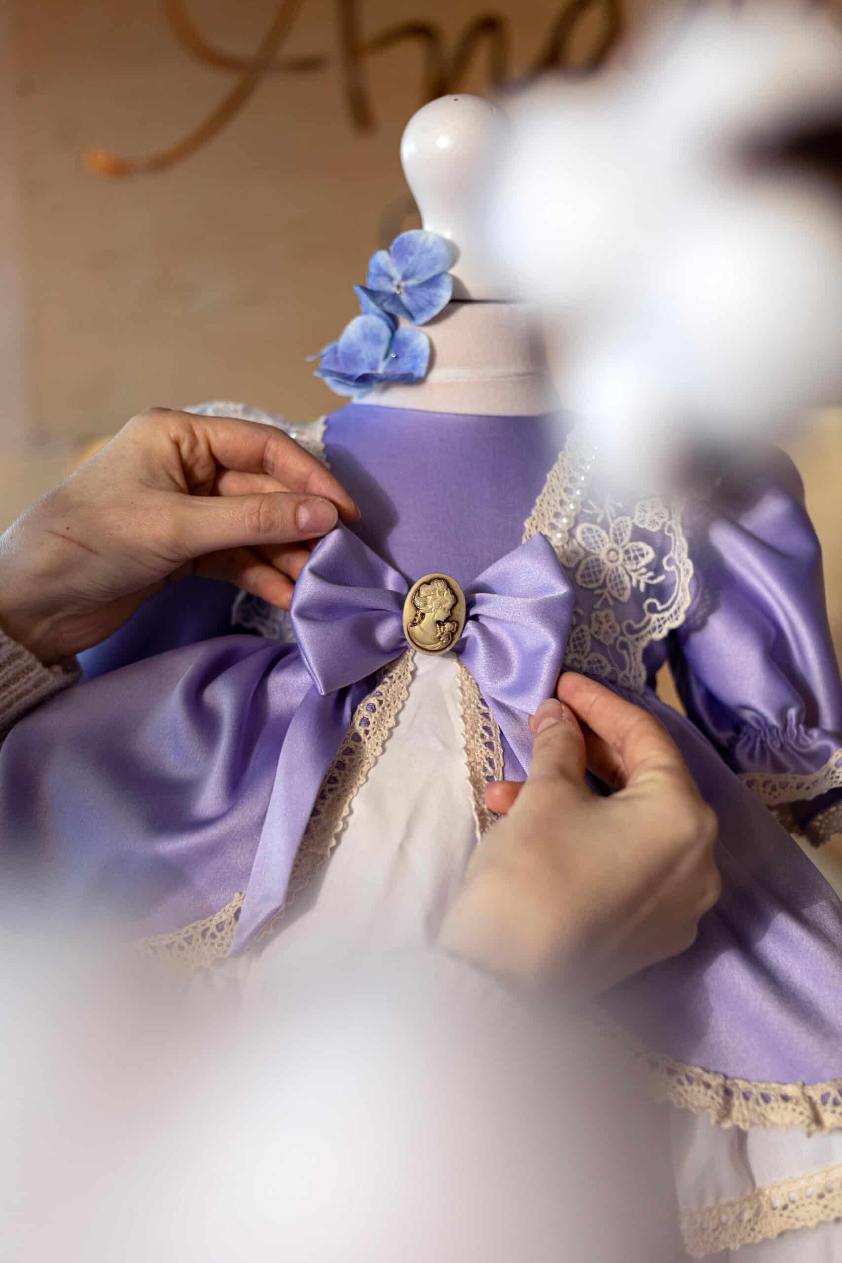 Set complet botez (trusou) - Sofia - lila - mânecă lungă 3 Set complet botez (trusou) - Sofia - lila - mânecă lungă - imagine 3