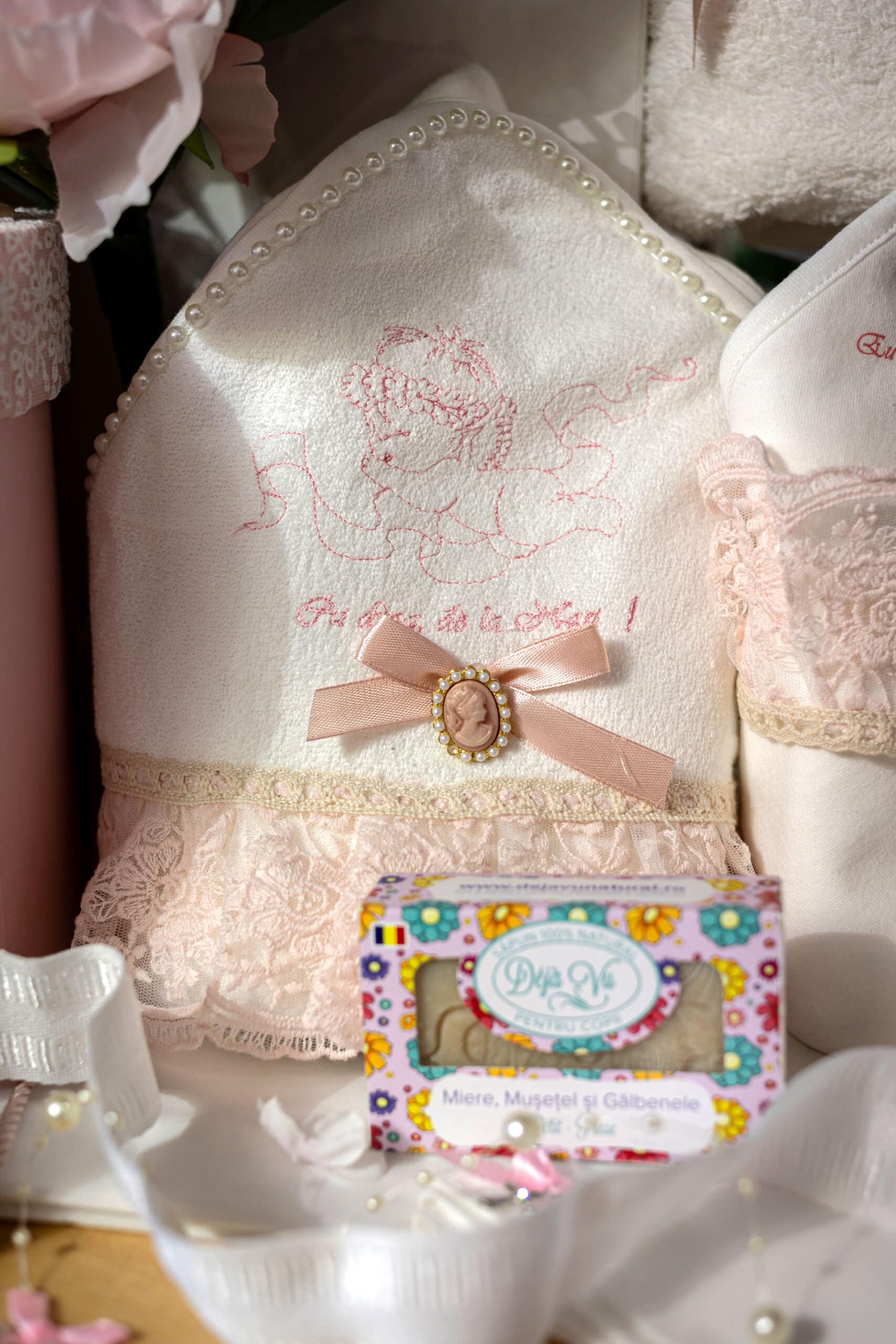 Set complet botez (trusou) - Clarissa - roz 12 Set complet botez (trusou) - Clarissa - roz - imagine 12