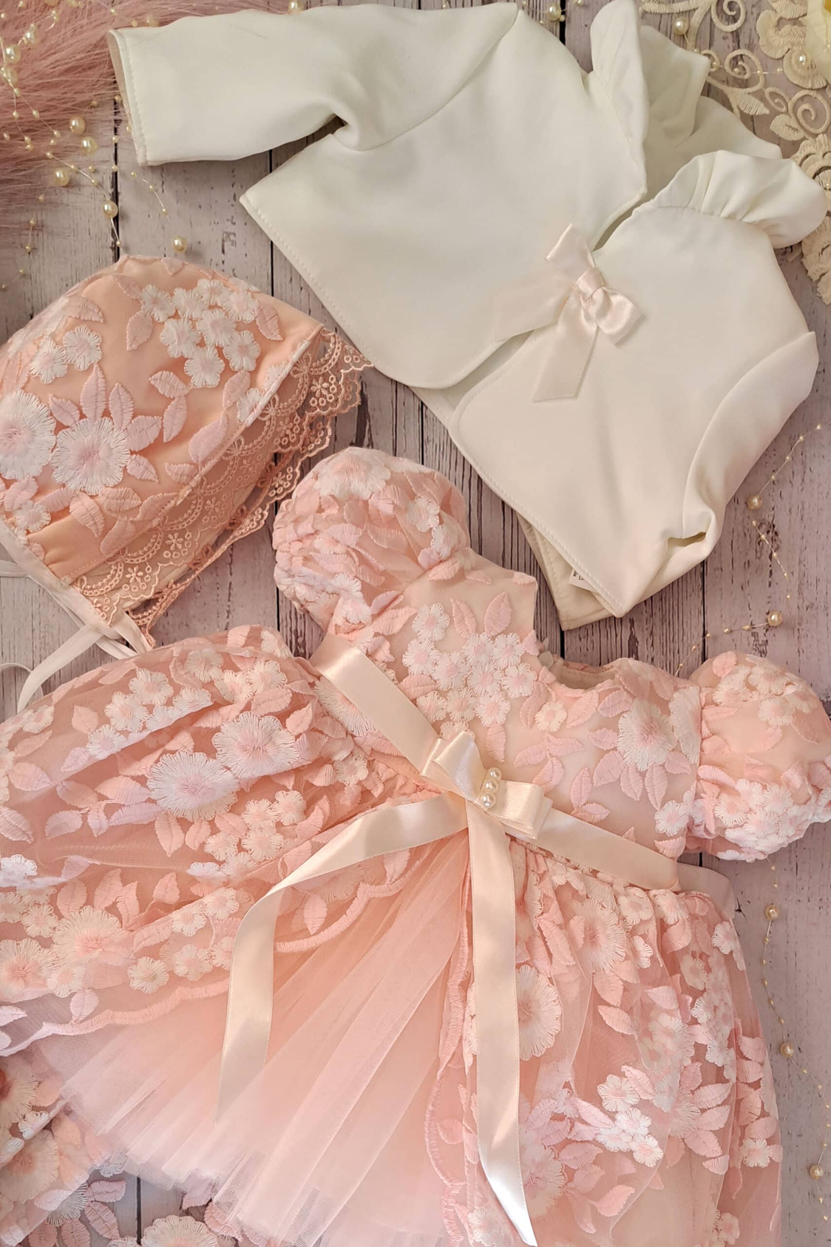 Set Pauline (mânecă scurtă) - roz cu flori albe 4 Set Pauline (mânecă scurtă) - roz cu flori albe - imagine 4