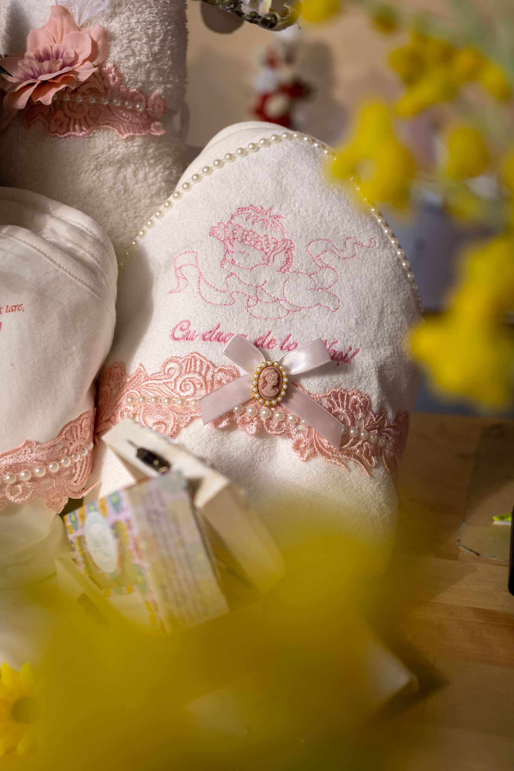 Set complet botez (trusou) - Pauline - roz//ivoire 6 Set complet botez (trusou) - Pauline - roz//ivoire - imagine 6