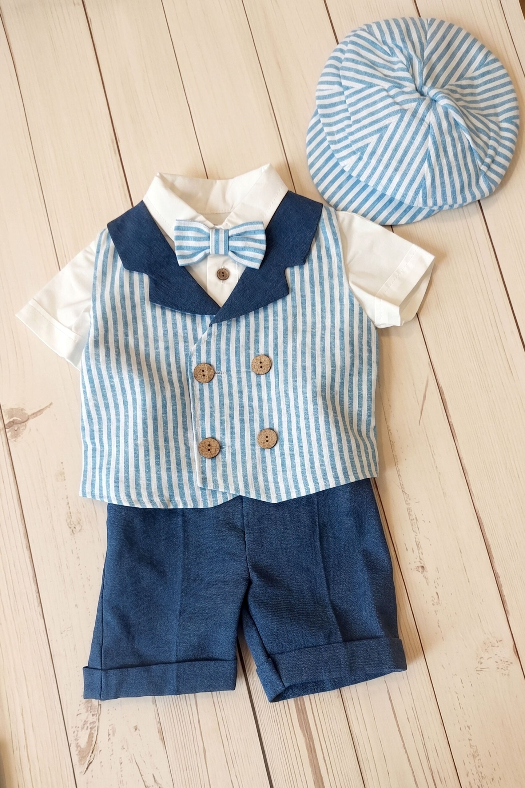 Costum Hugo - vestă dungi cu pantaloni albastru 2 Costum De Botez Baieti Hugo Bleumarin 2