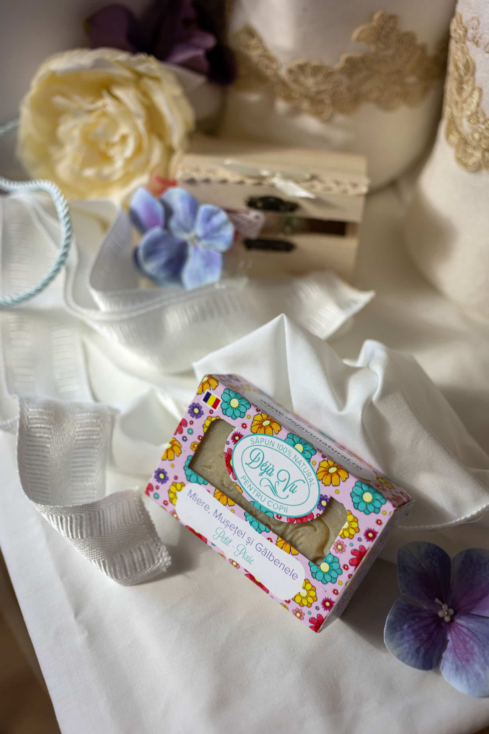 Set complet botez (trusou) - Hugo - vestă dungi cu pantaloni bej 11 Set complet botez (trusou) - Hugo - vestă dungi cu pantaloni bej - imagine 11