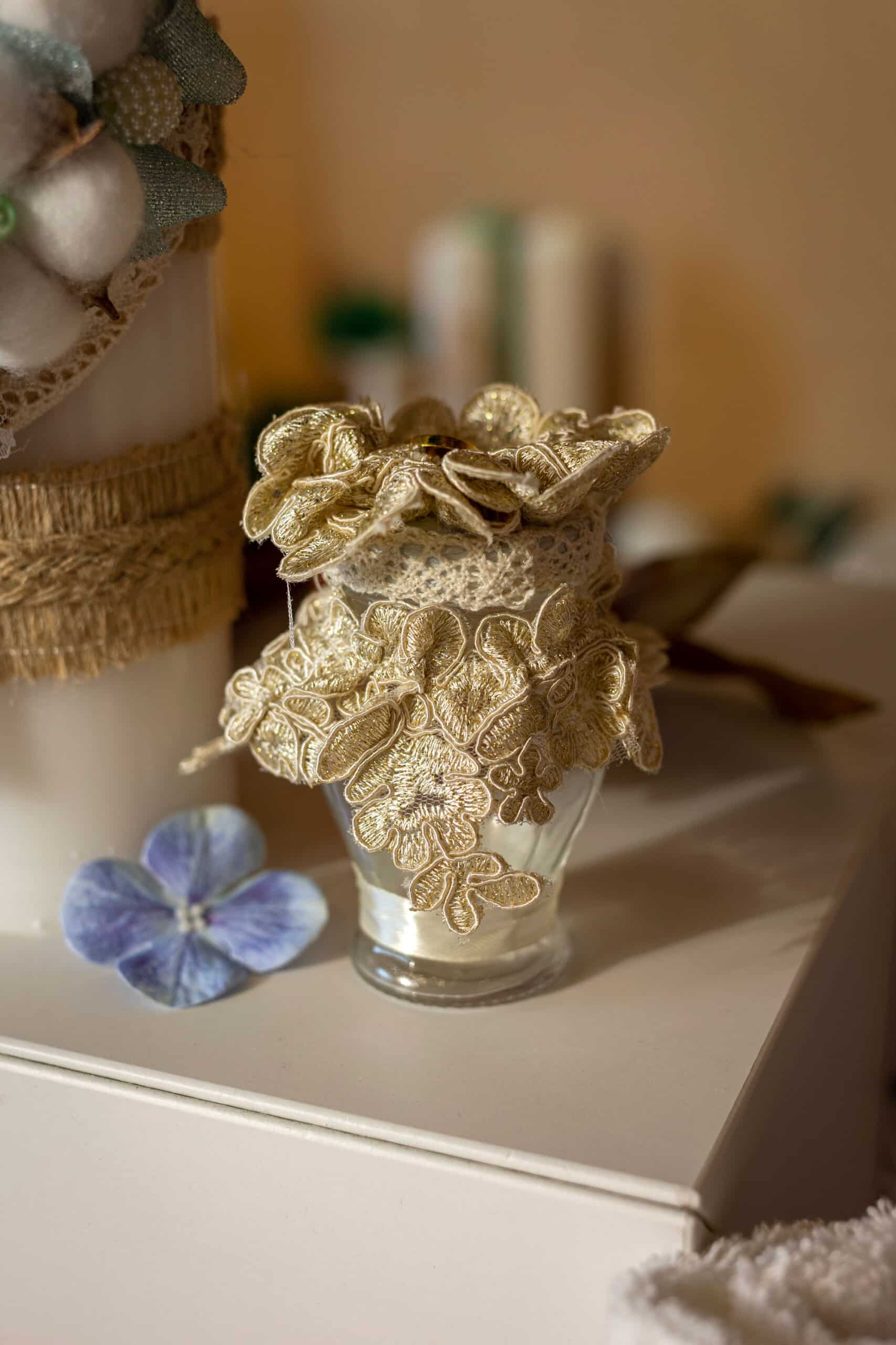 Set complet botez (trusou) - Hugo - vestă dungi cu pantaloni bej 13 Set complet botez (trusou) - Hugo - vestă dungi cu pantaloni bej - imagine 13