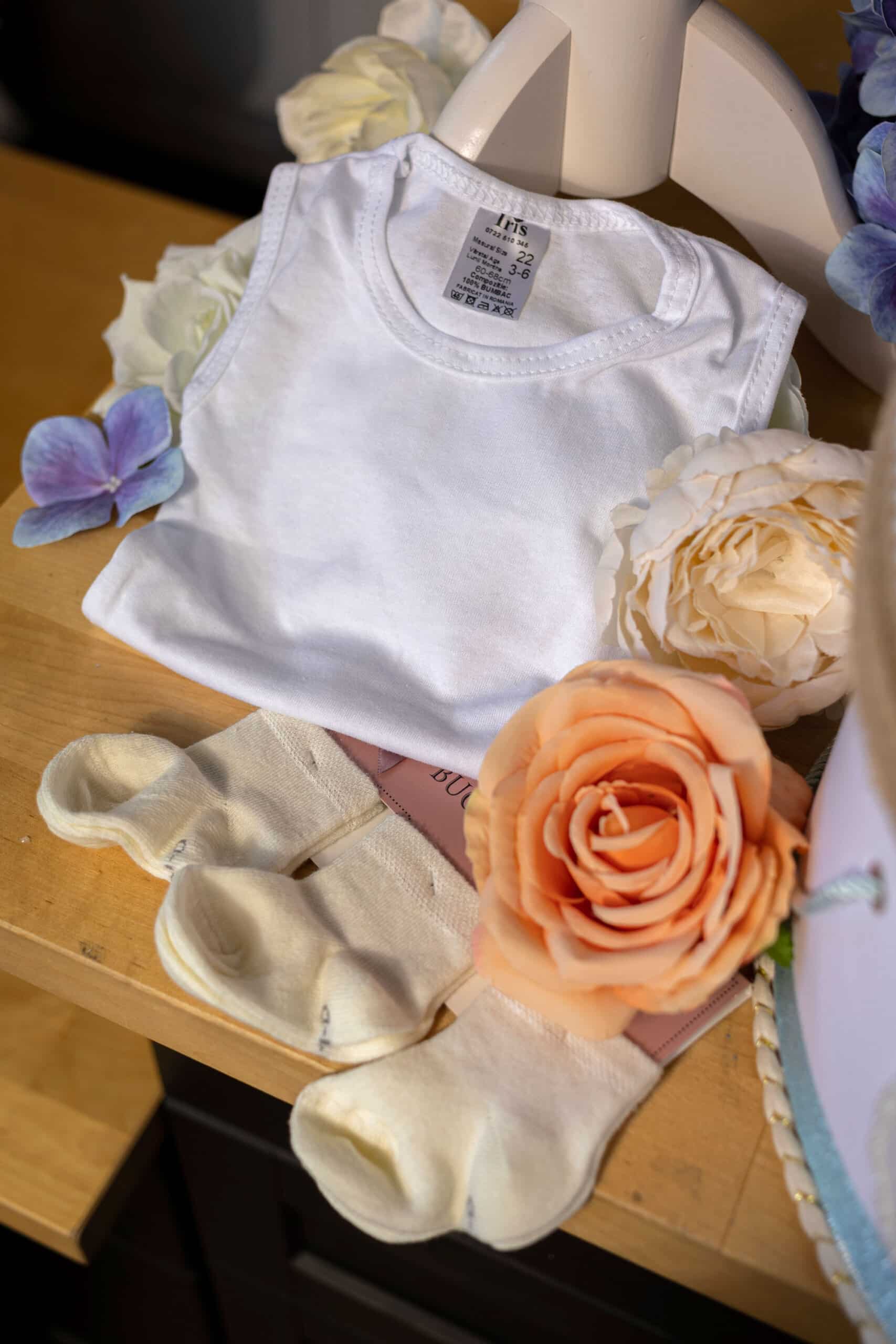 Set complet botez (trusou) - Hugo - vestă dungi cu pantaloni albastru 5 Set complet botez (trusou) - Hugo - vestă dungi cu pantaloni albastru - imagine 5