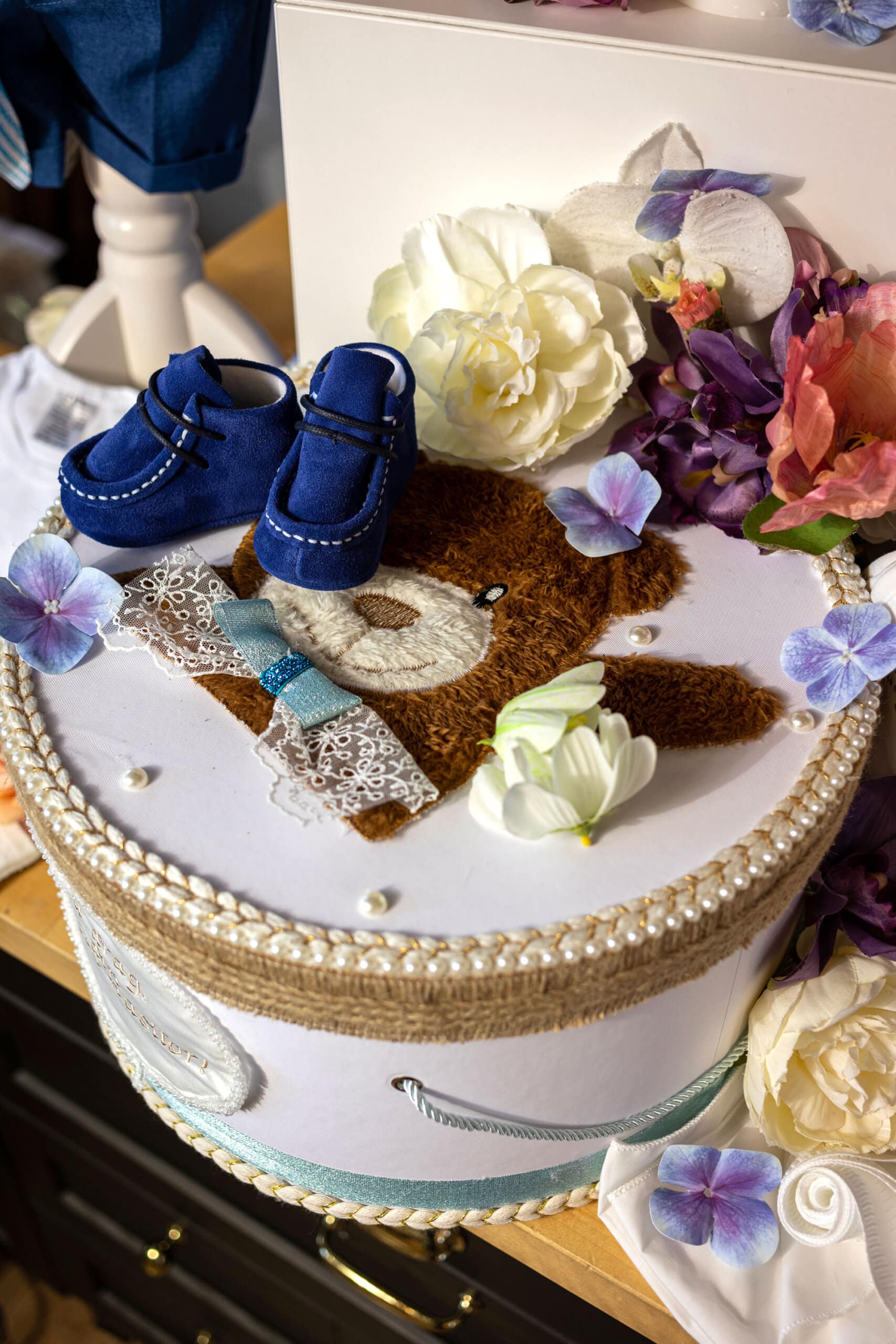 Set complet botez (trusou) - Hugo - vestă dungi cu pantaloni albastru 3 Set complet botez (trusou) - Hugo - vestă dungi cu pantaloni albastru - imagine 3