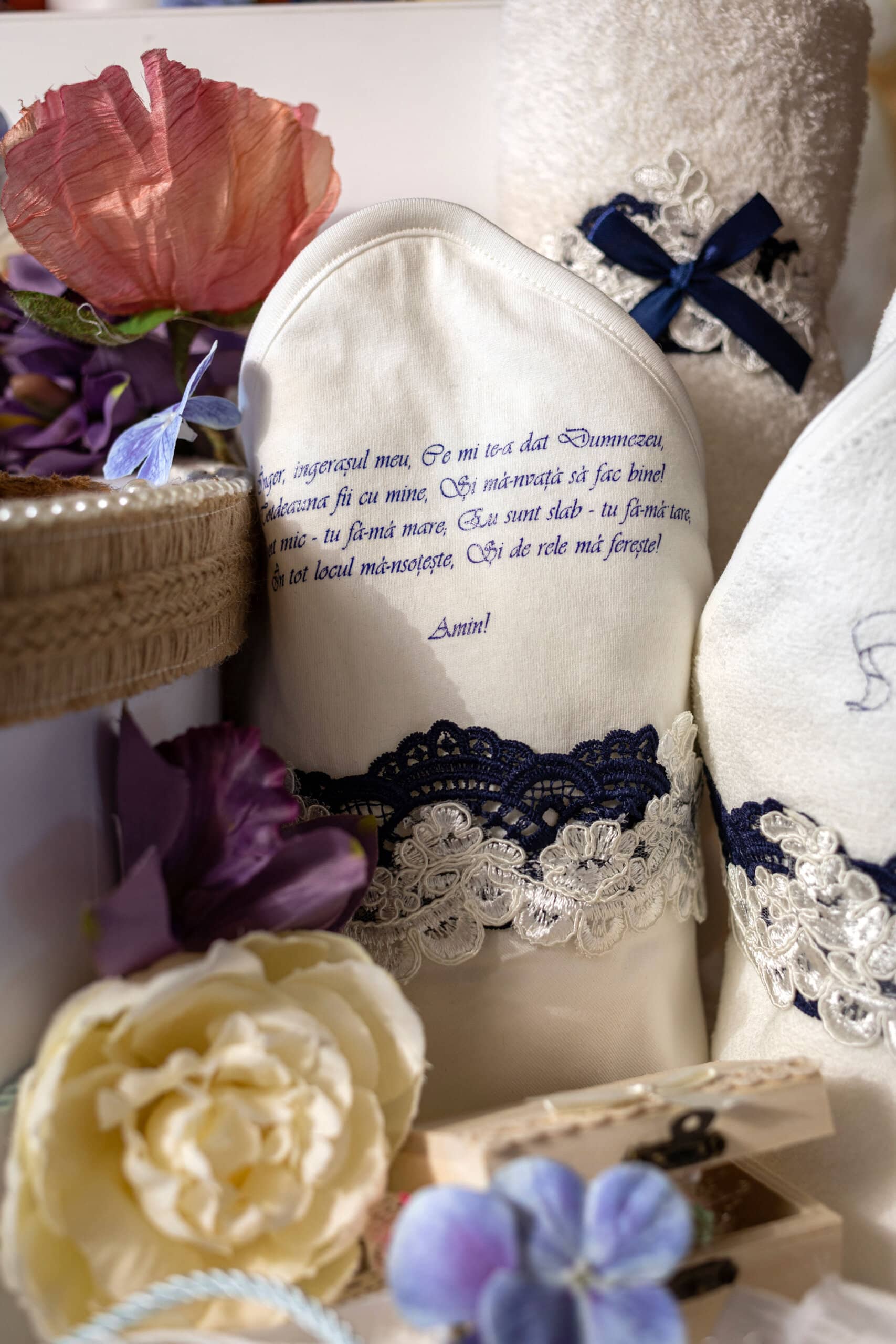 Set complet botez (trusou) - Hugo - vestă dungi cu pantaloni albastru 8 Set complet botez (trusou) - Hugo - vestă dungi cu pantaloni albastru - imagine 8