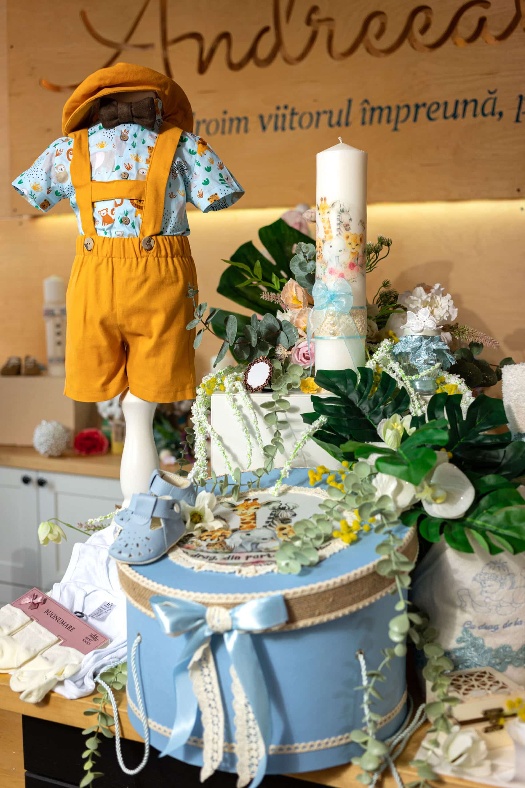 Set complet botez (trusou) - tematică Jungle - lion - mânecă scurtă 2 Set complet botez (trusou) - tematică Jungle - lion - mânecă scurtă - imagine 2