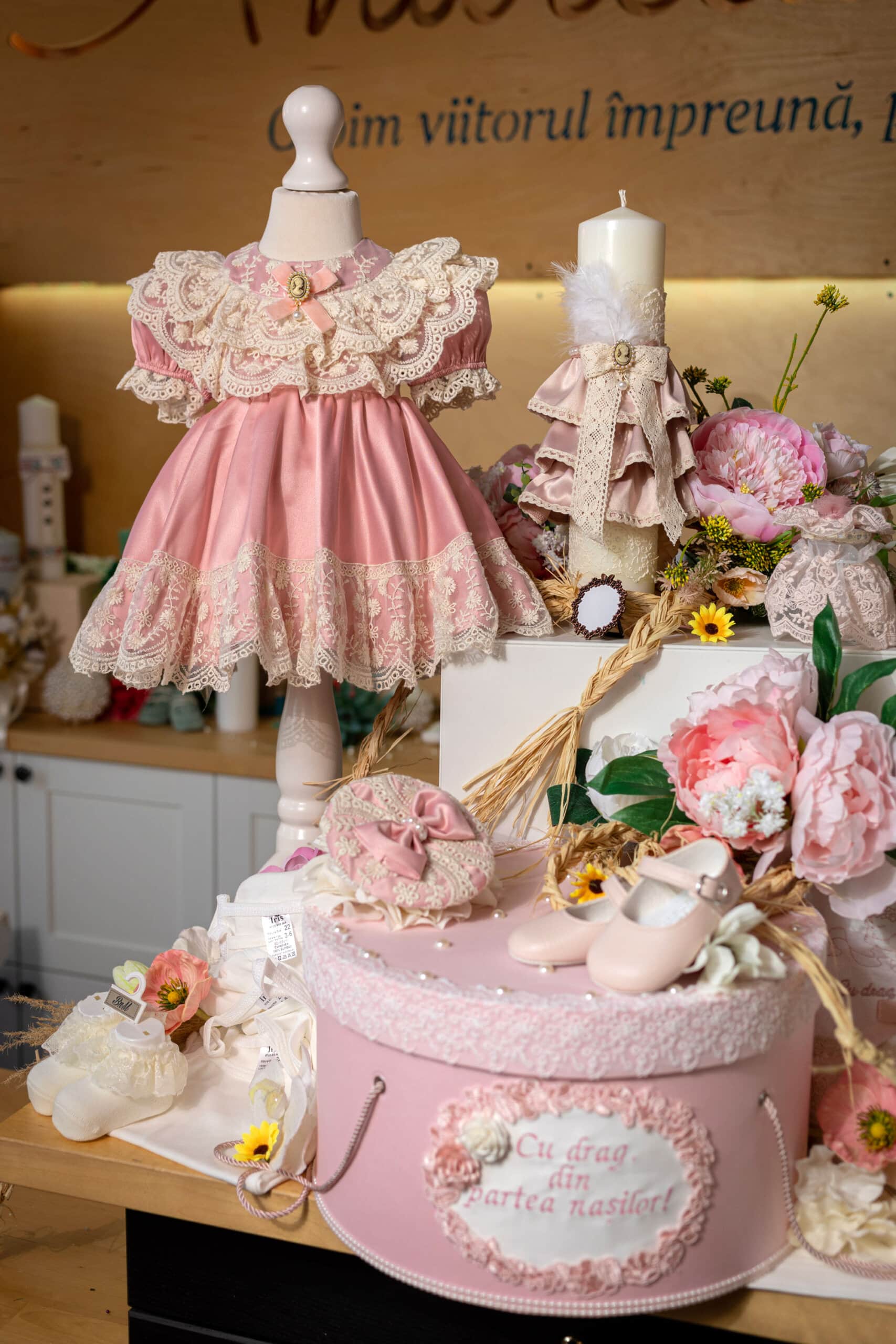 Set complet botez (trusou) - Catherine - roz - mânecă scurtă 2 Set complet botez (trusou) - Catherine - roz - mânecă scurtă - imagine 2