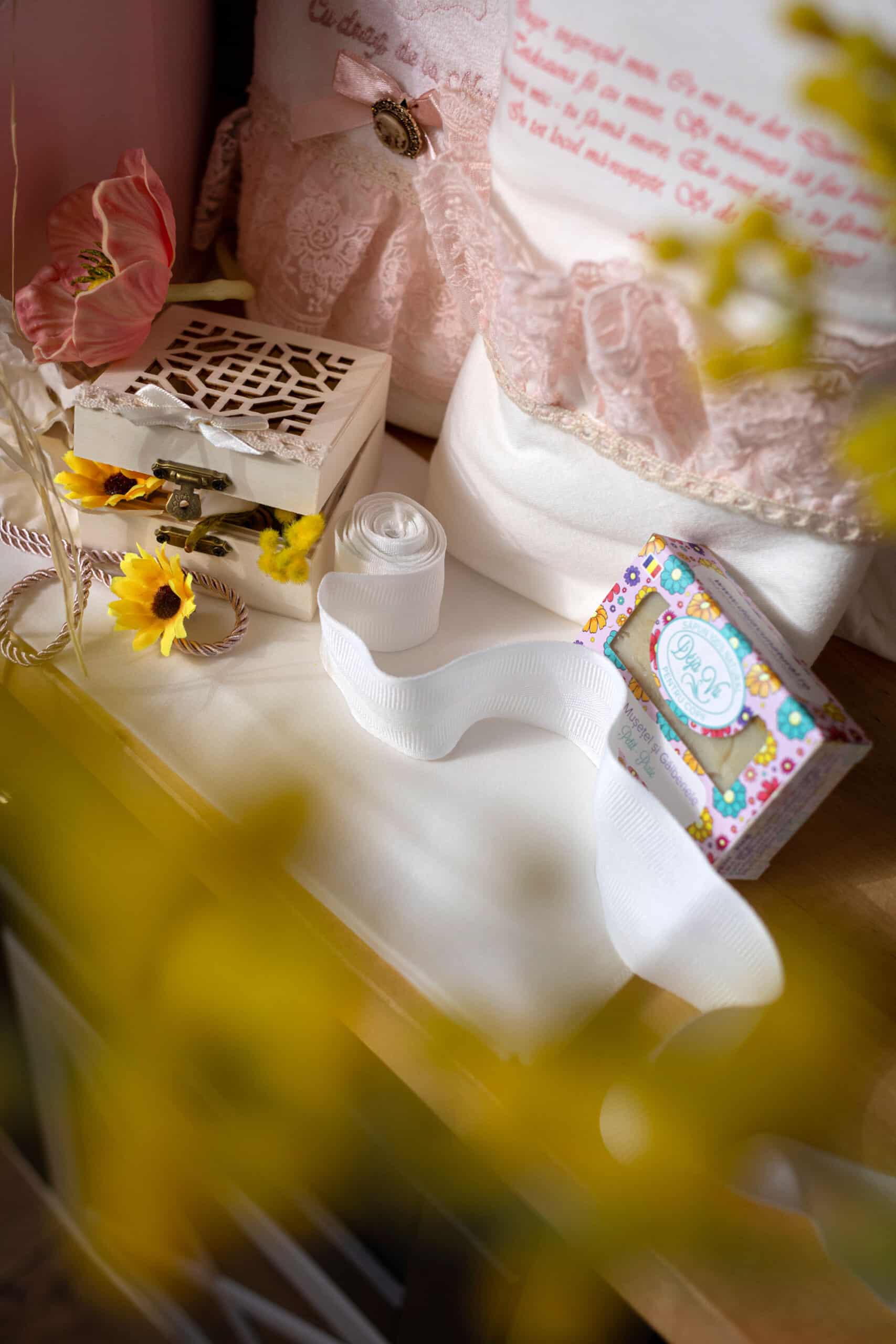 Set complet botez (trusou) - Catherine - roz - mânecă scurtă 9 Set complet botez (trusou) - Catherine - roz - mânecă scurtă - imagine 9