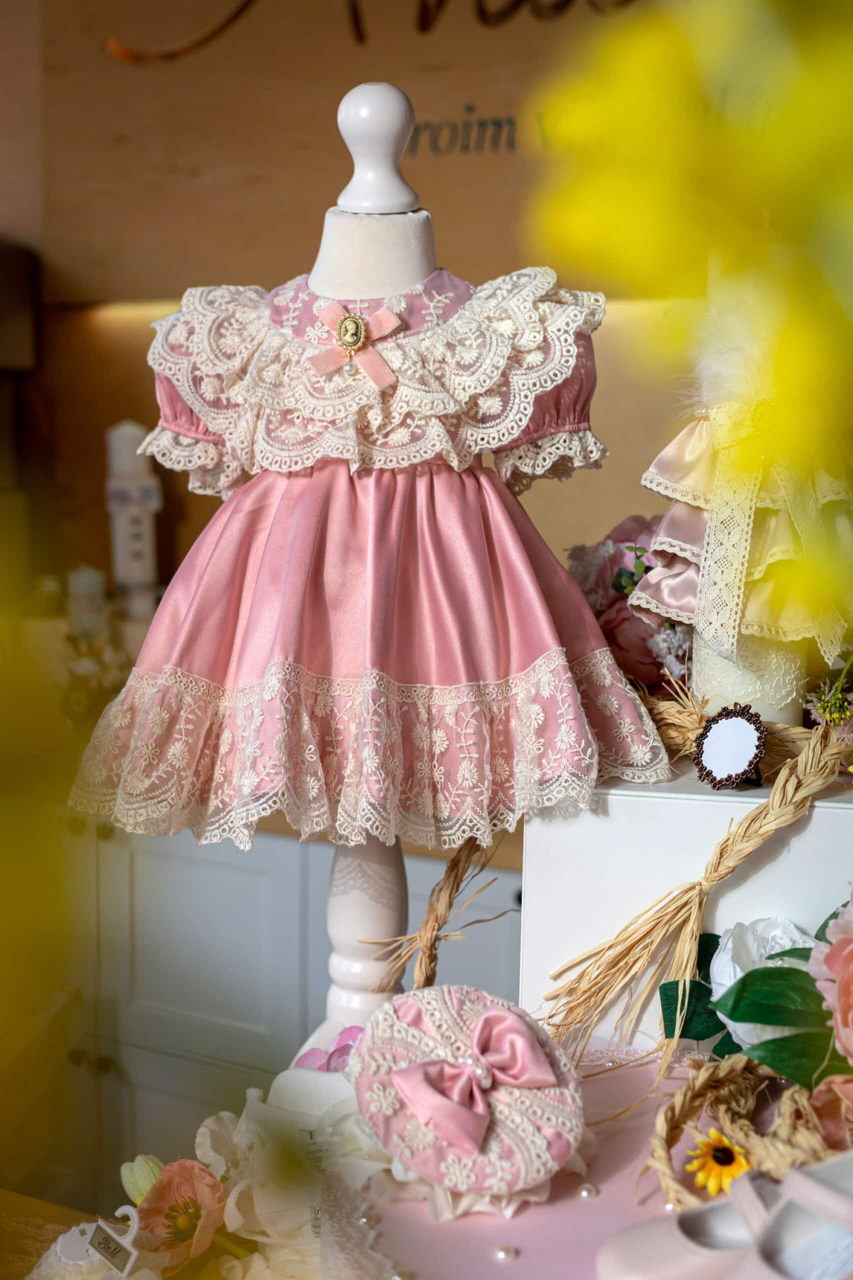 Set complet botez (trusou) - Catherine - roz - mânecă scurtă 3 Set complet botez (trusou) - Catherine - roz - mânecă scurtă - imagine 3