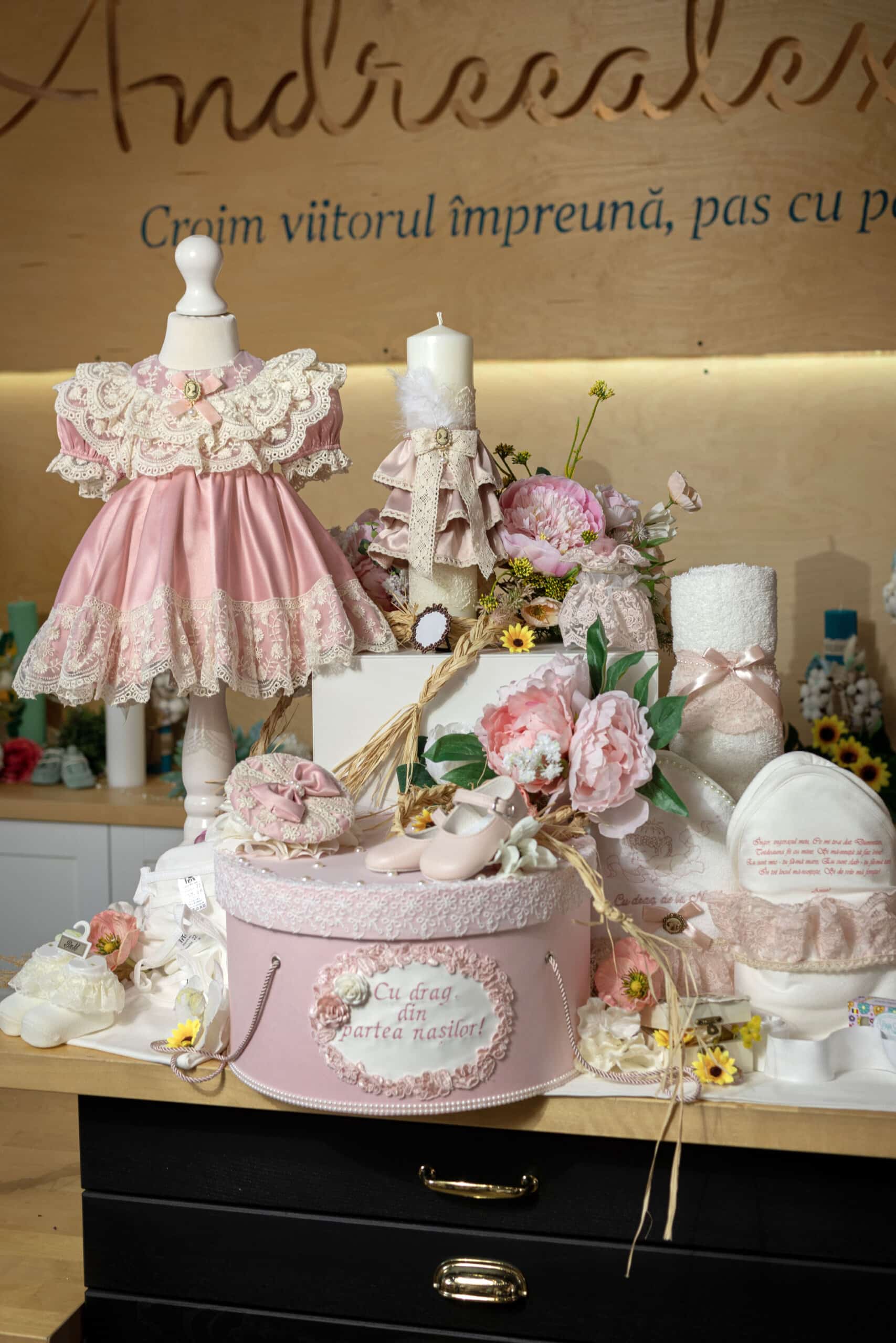 Set complet botez (trusou) - Catherine - roz - mânecă scurtă 1 Set complet botez (trusou) - Catherine - roz - mânecă scurtă