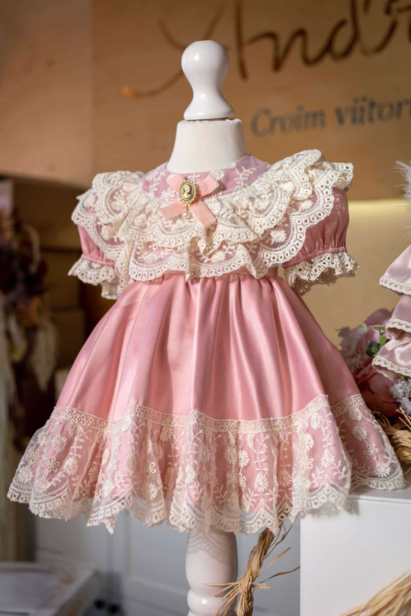 Rochiță Catherine - roz vintage (mânecă scurtă) 4 Rochiță Catherine - roz vintage (mânecă scurtă) - imagine 4