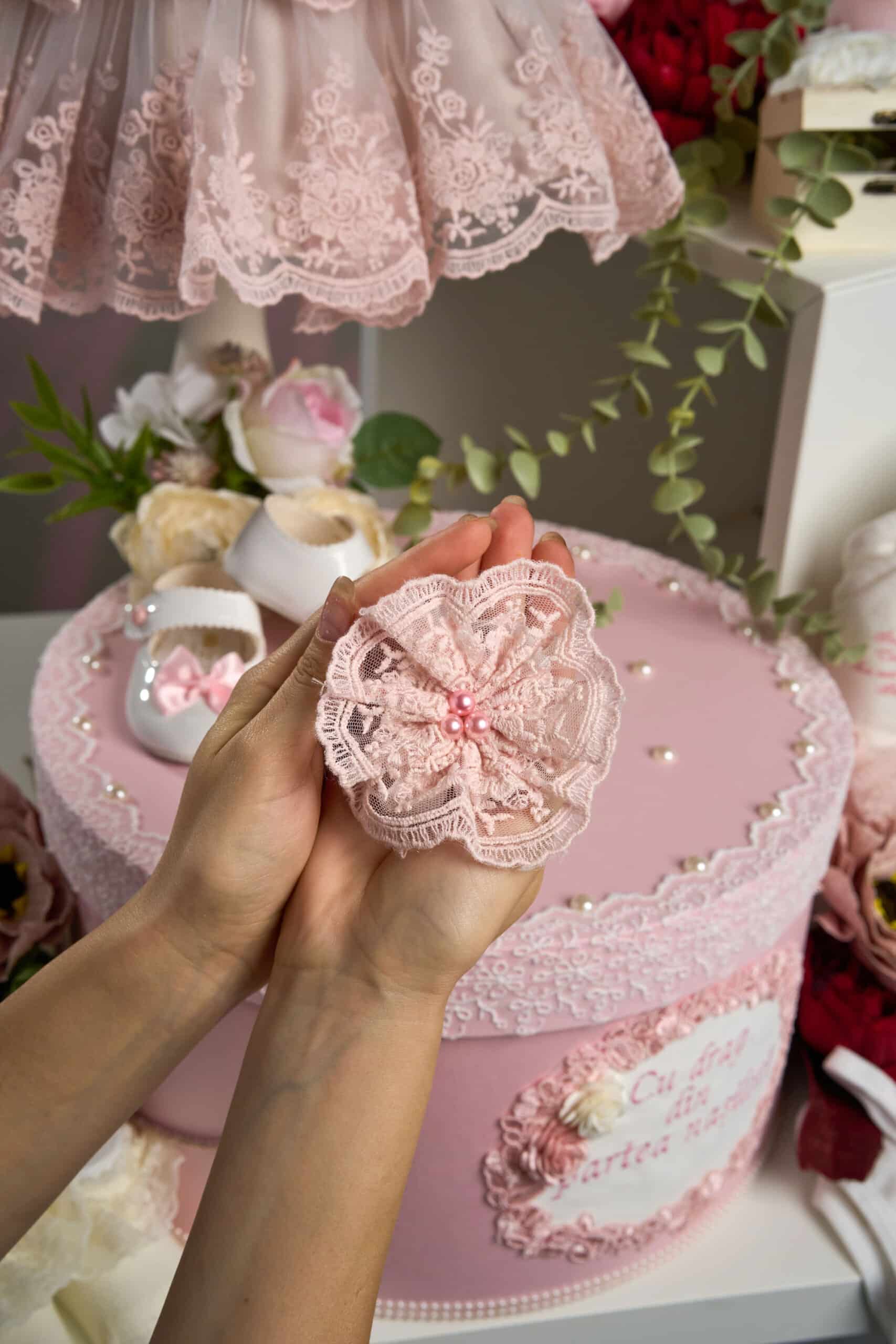 Set complet botez (trusou) - Claire - roz - mânecă scurtă 6 Set complet botez (trusou) - Claire - roz - mânecă scurtă - imagine 6