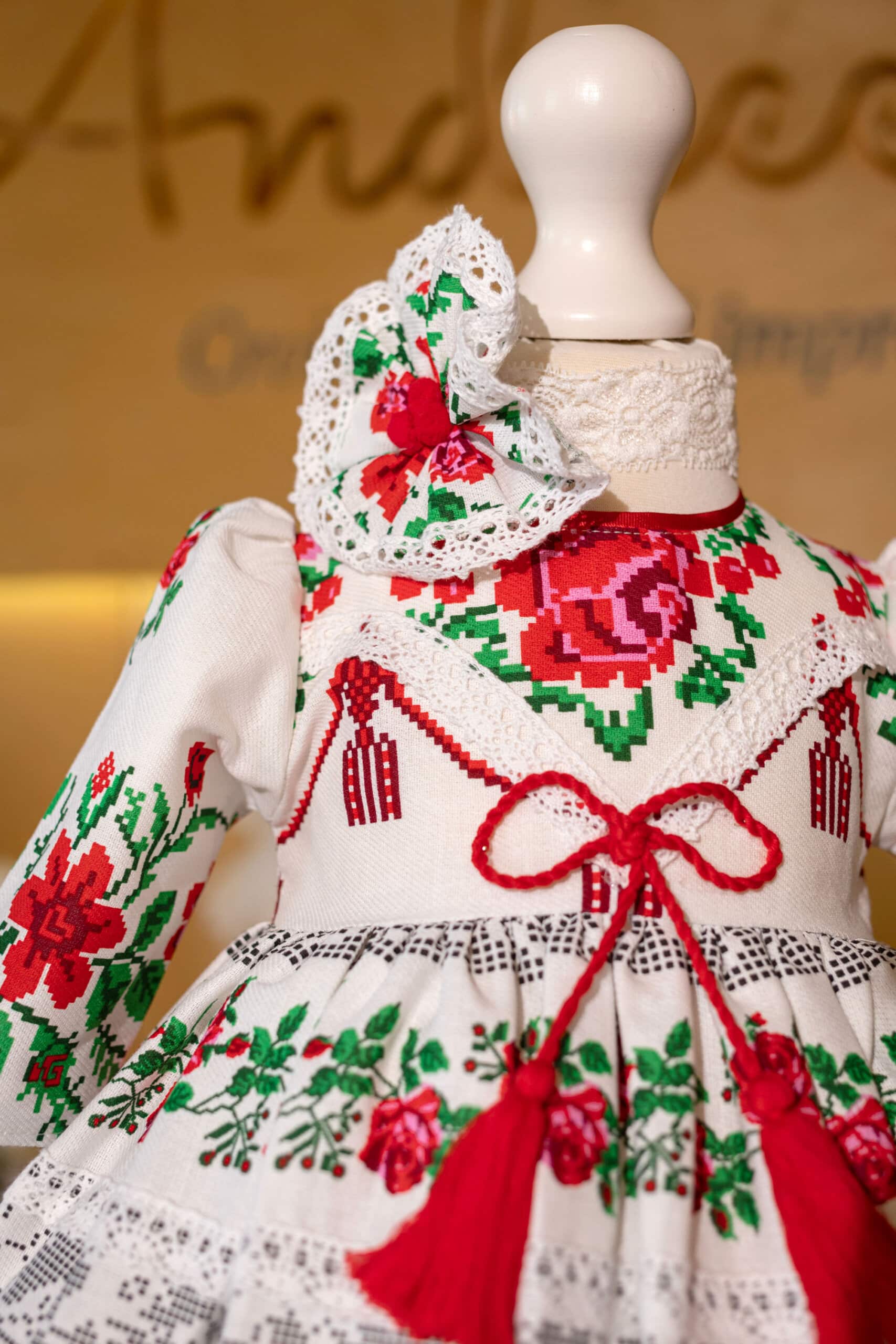 Rochiță Ivana - imprimeu inspirație tradițională - mânecă lungă 3 Rochiță Ivana - imprimeu inspirație tradițională - mânecă lungă - imagine 3