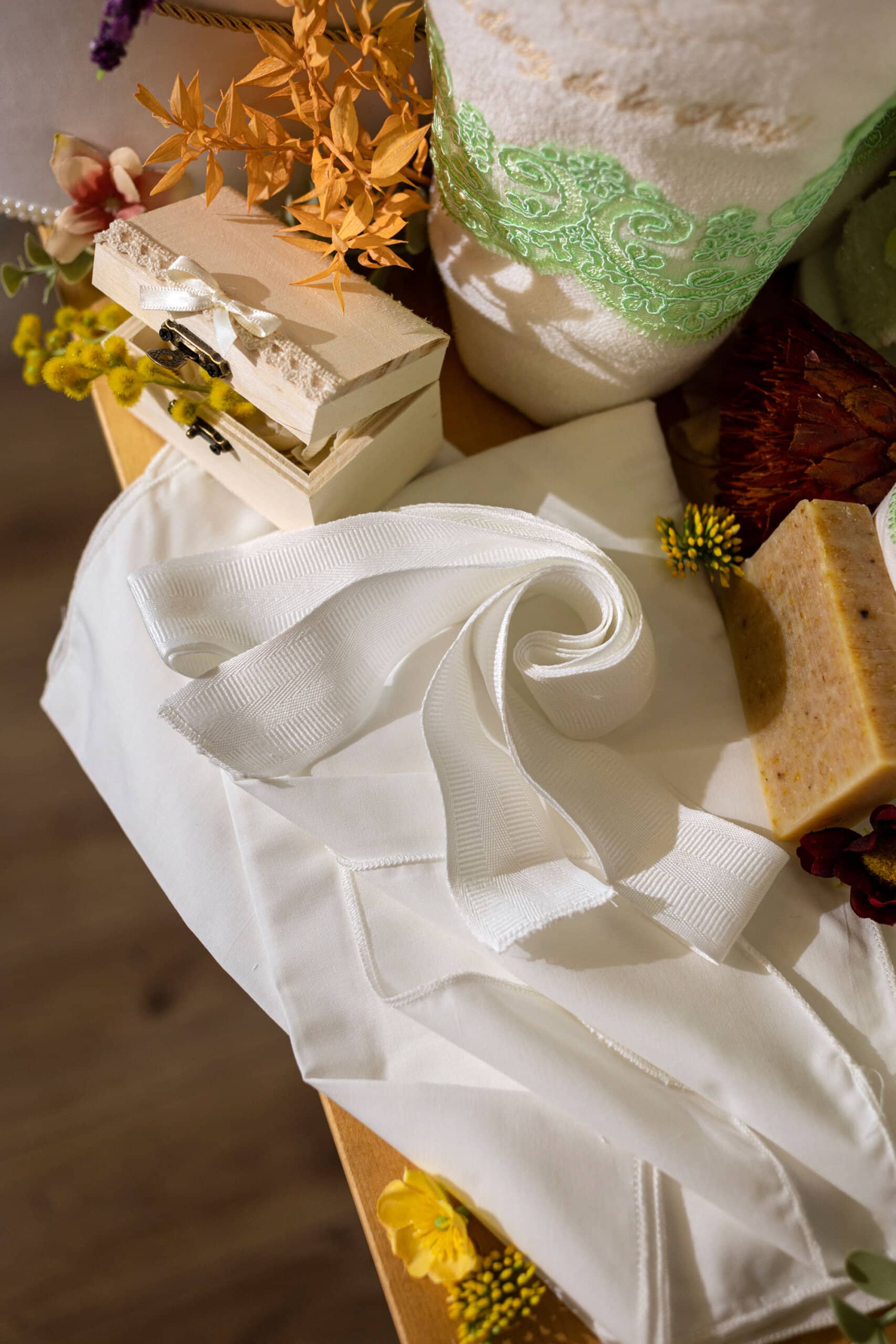 Set complet botez (trusou) - Sebastian - verde mentă 16 Set complet botez (trusou) - Sebastian - verde mentă - imagine 16