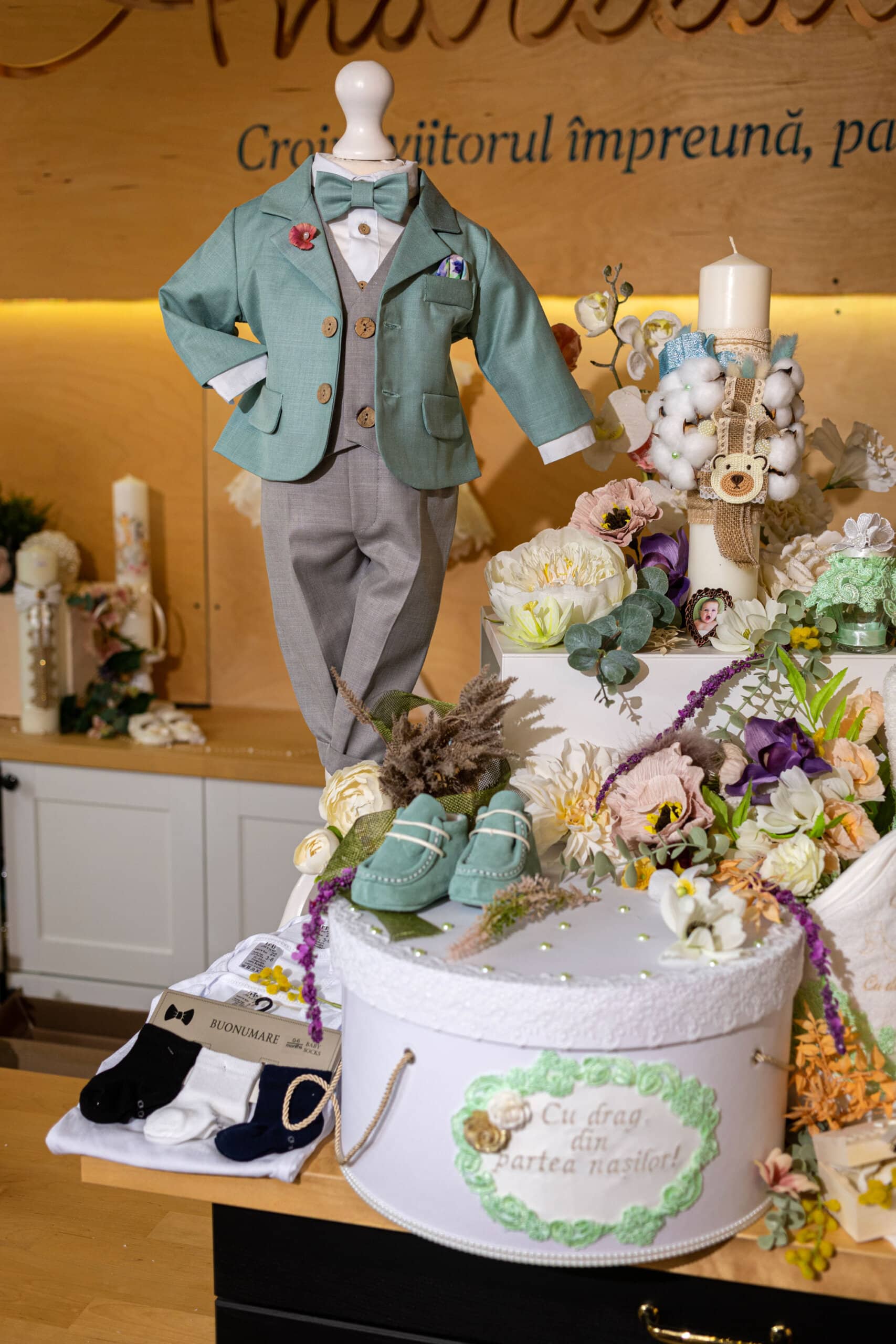 Set complet botez (trusou) - Sebastian - verde mentă 2 Set complet botez (trusou) - Sebastian - verde mentă - imagine 2