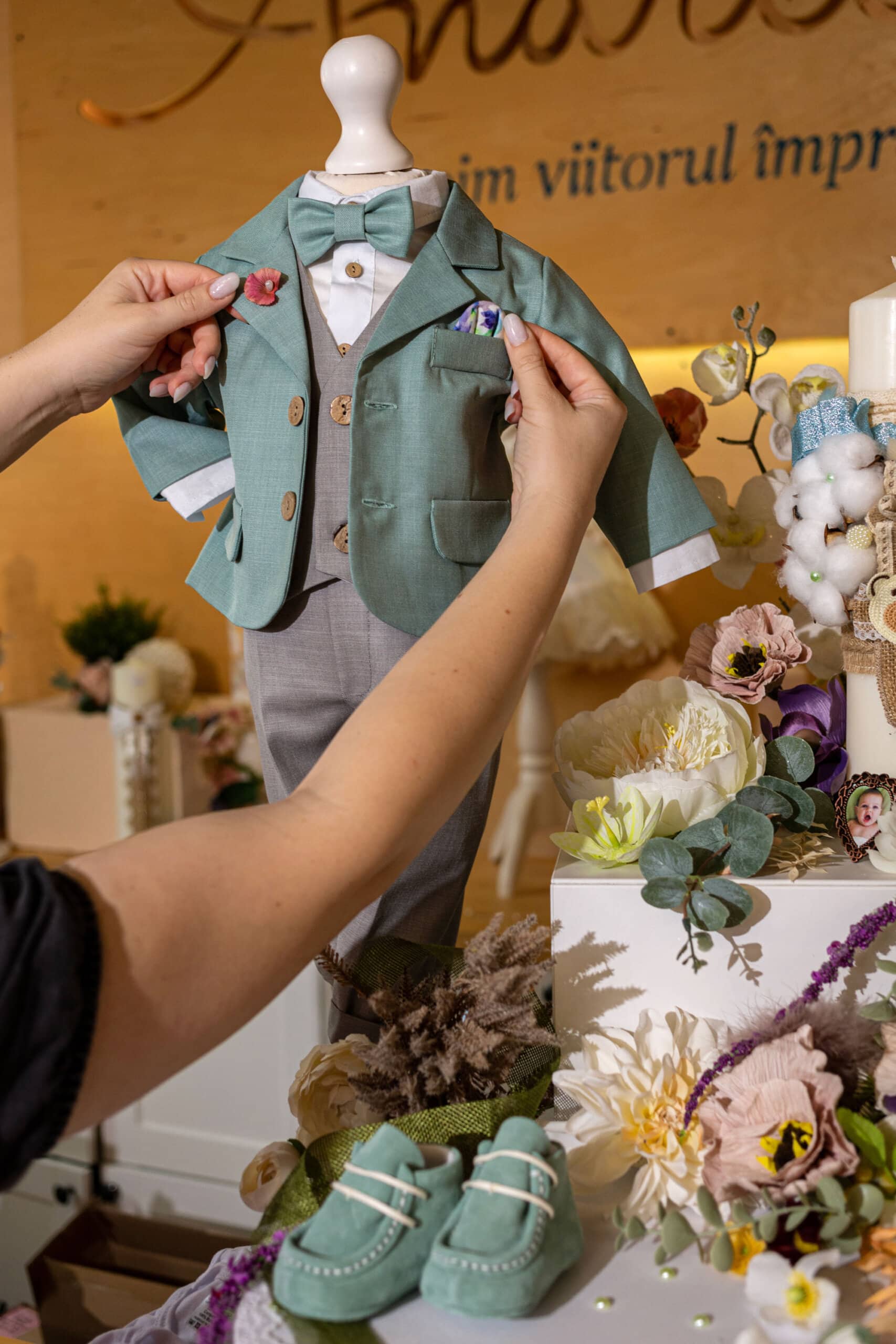 Set complet botez (trusou) - Sebastian - verde mentă 6 Set complet botez (trusou) - Sebastian - verde mentă - imagine 6