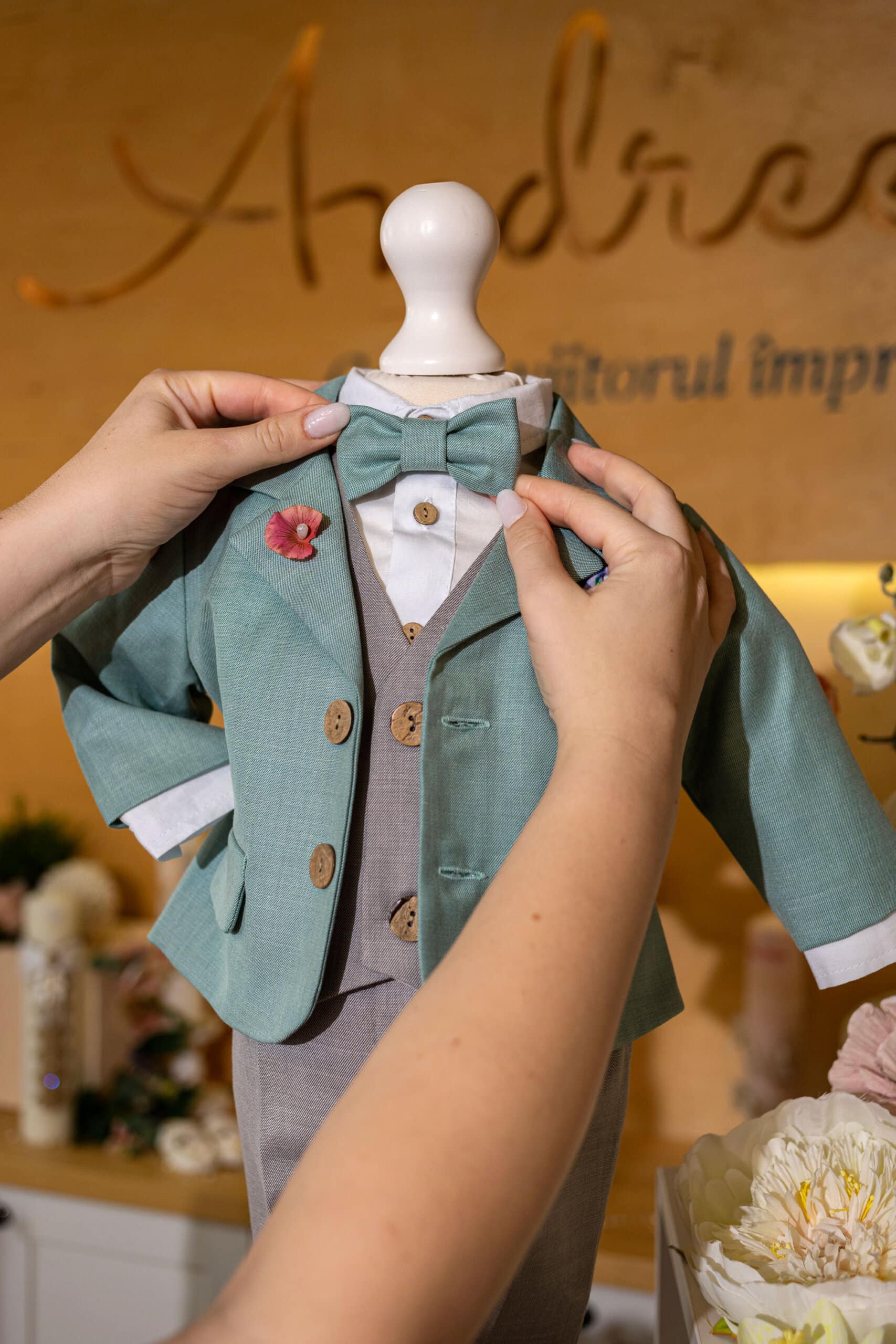 Set complet botez (trusou) - Sebastian - verde mentă 5 Set complet botez (trusou) - Sebastian - verde mentă - imagine 5