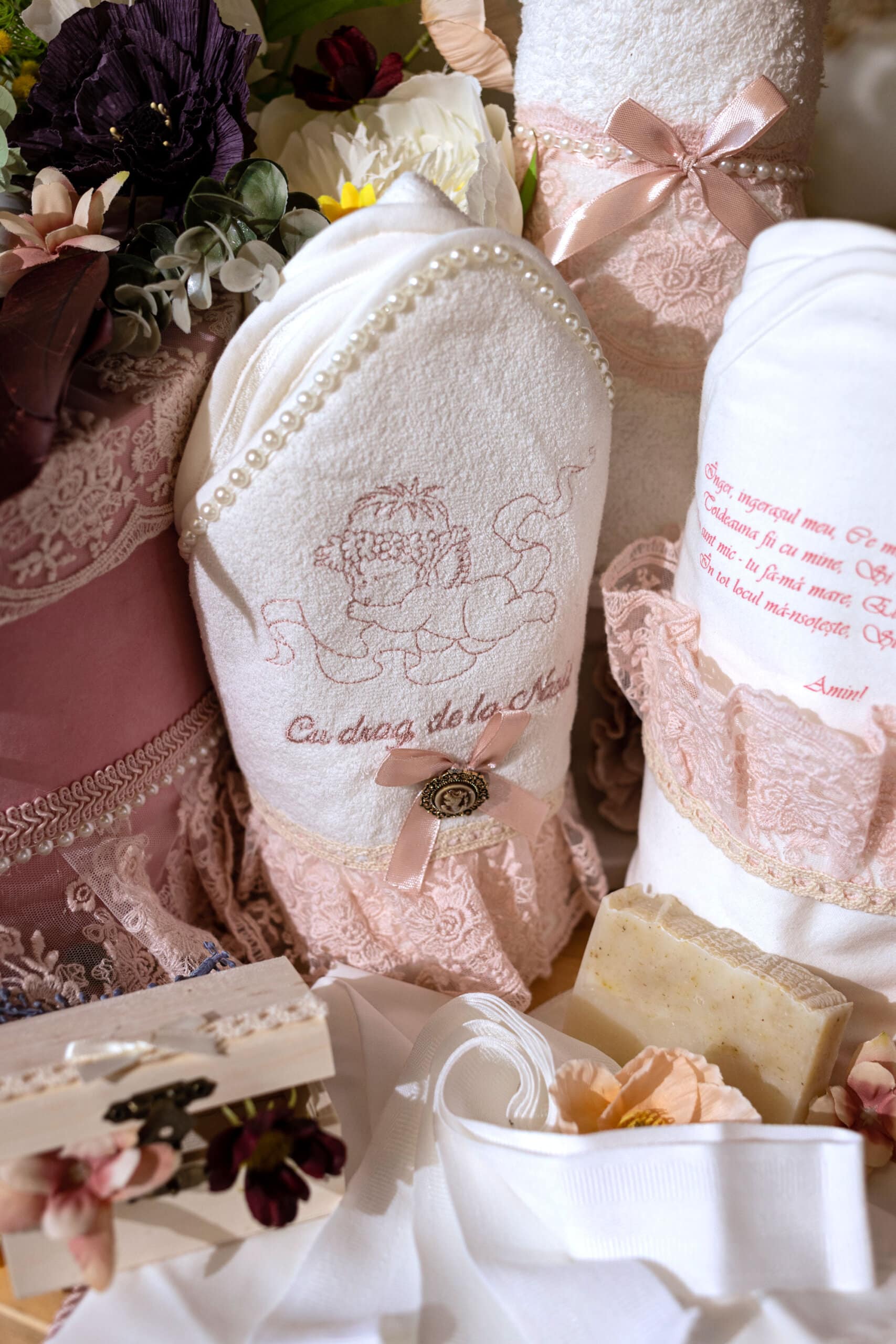 Set complet botez (trusou) - Catherine - roz - mânecă lungă 9 Set complet botez (trusou) - Catherine - roz - mânecă lungă - imagine 9