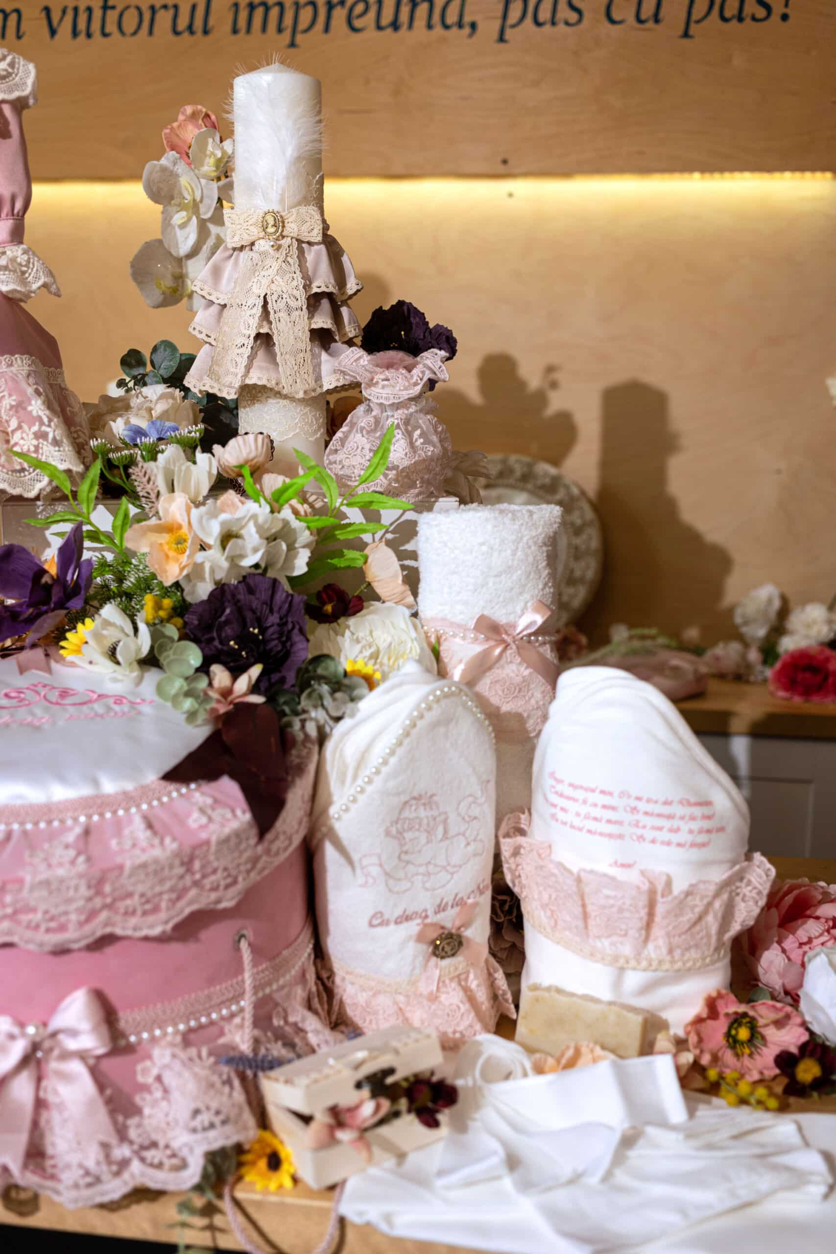 Set complet botez (trusou) - Catherine - roz - mânecă lungă 4 Set complet botez (trusou) - Catherine - roz - mânecă lungă - imagine 4