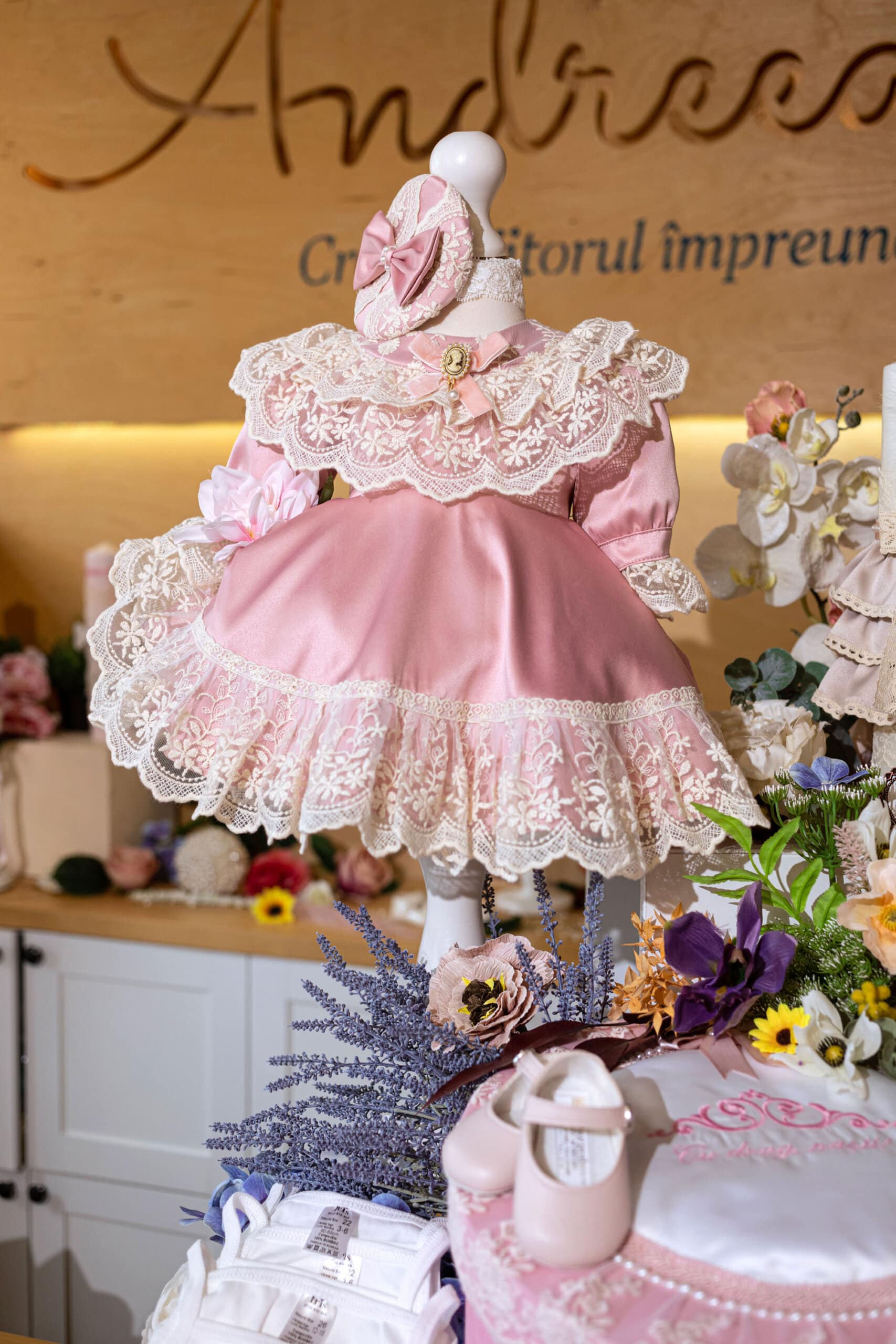 Set complet botez (trusou) - Catherine - roz - mânecă lungă 14 Set complet botez (trusou) - Catherine - roz - mânecă lungă - imagine 14