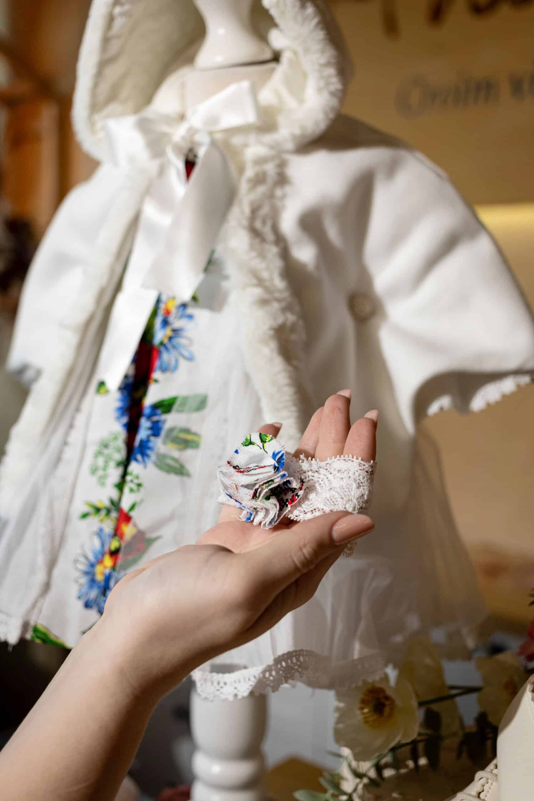 Set Capă ivoire +Ana roșu 6 Set Capă ivoire +Ana roșu - imagine 6